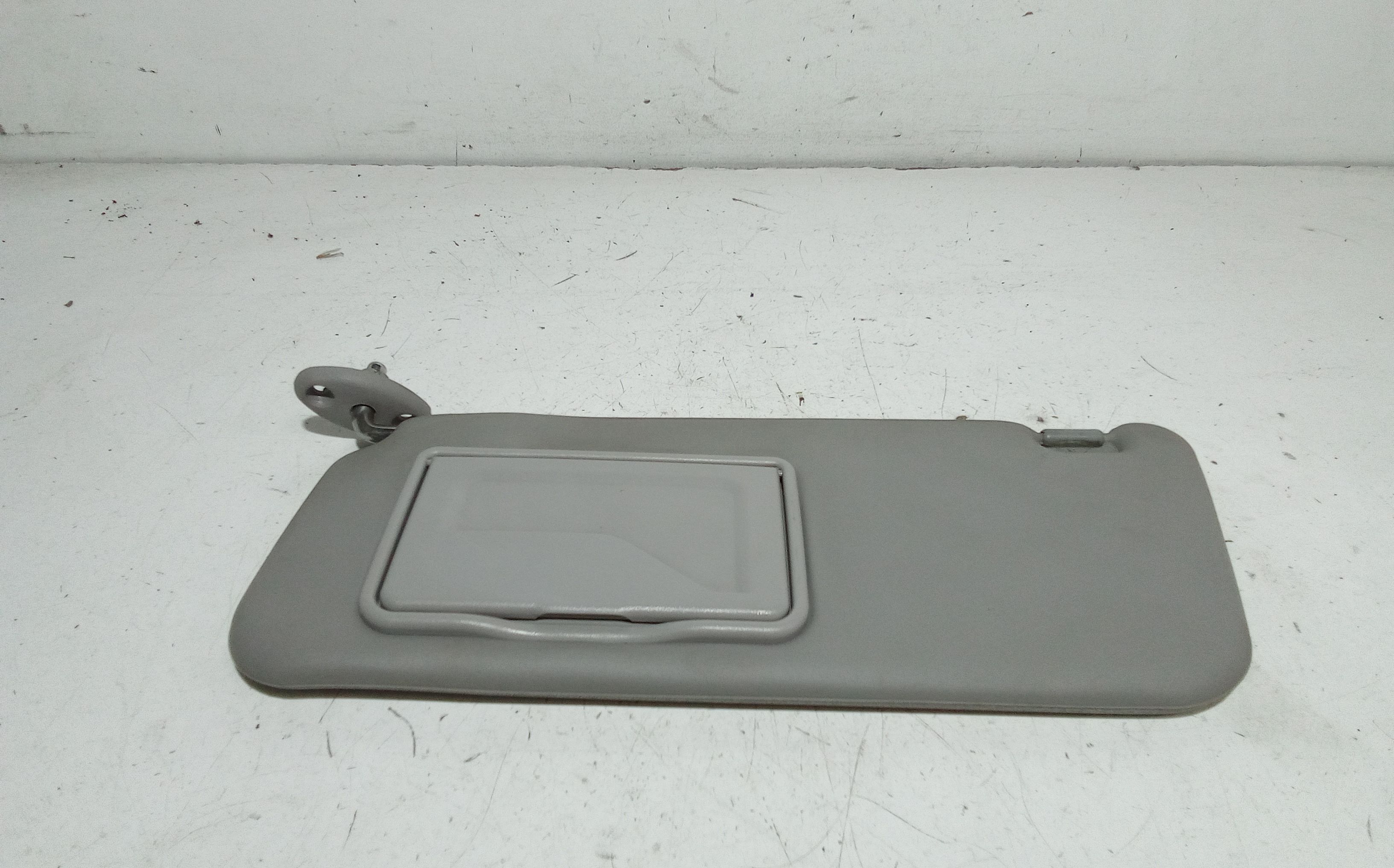 Aletta Parasole Parabrezza Sinistro 96643544 Usato