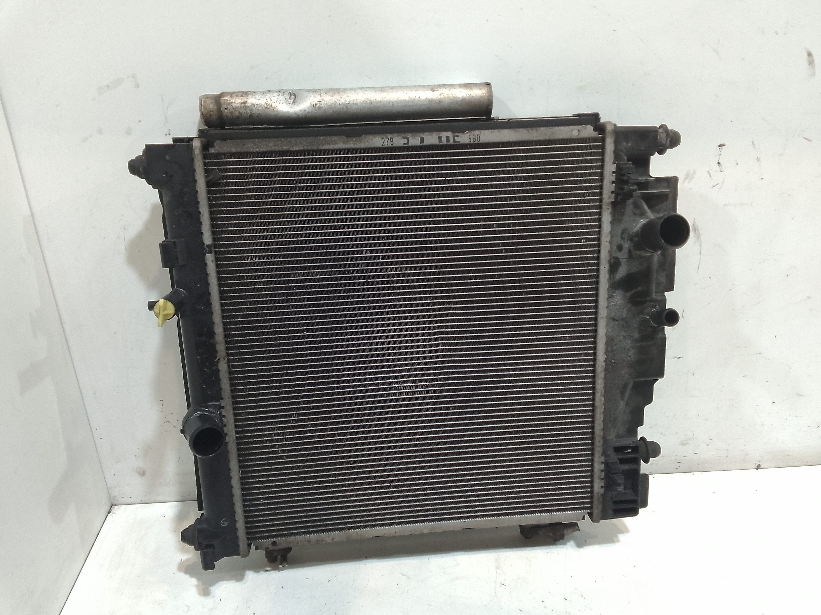 Radiatore 1640040220 Usato