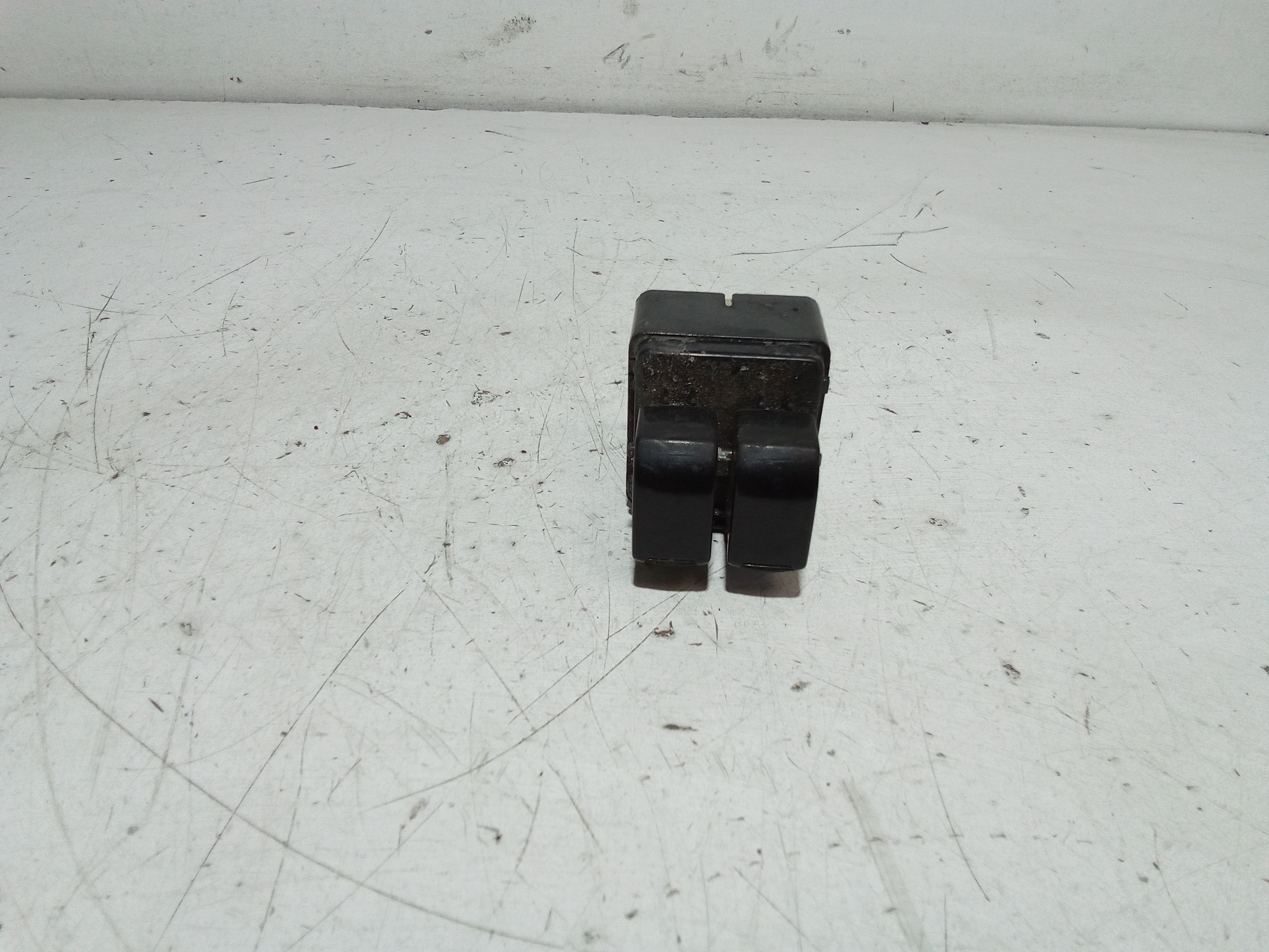 Interruttore Alzacristalli Porta Ant. Sinistro 96602501 Usato