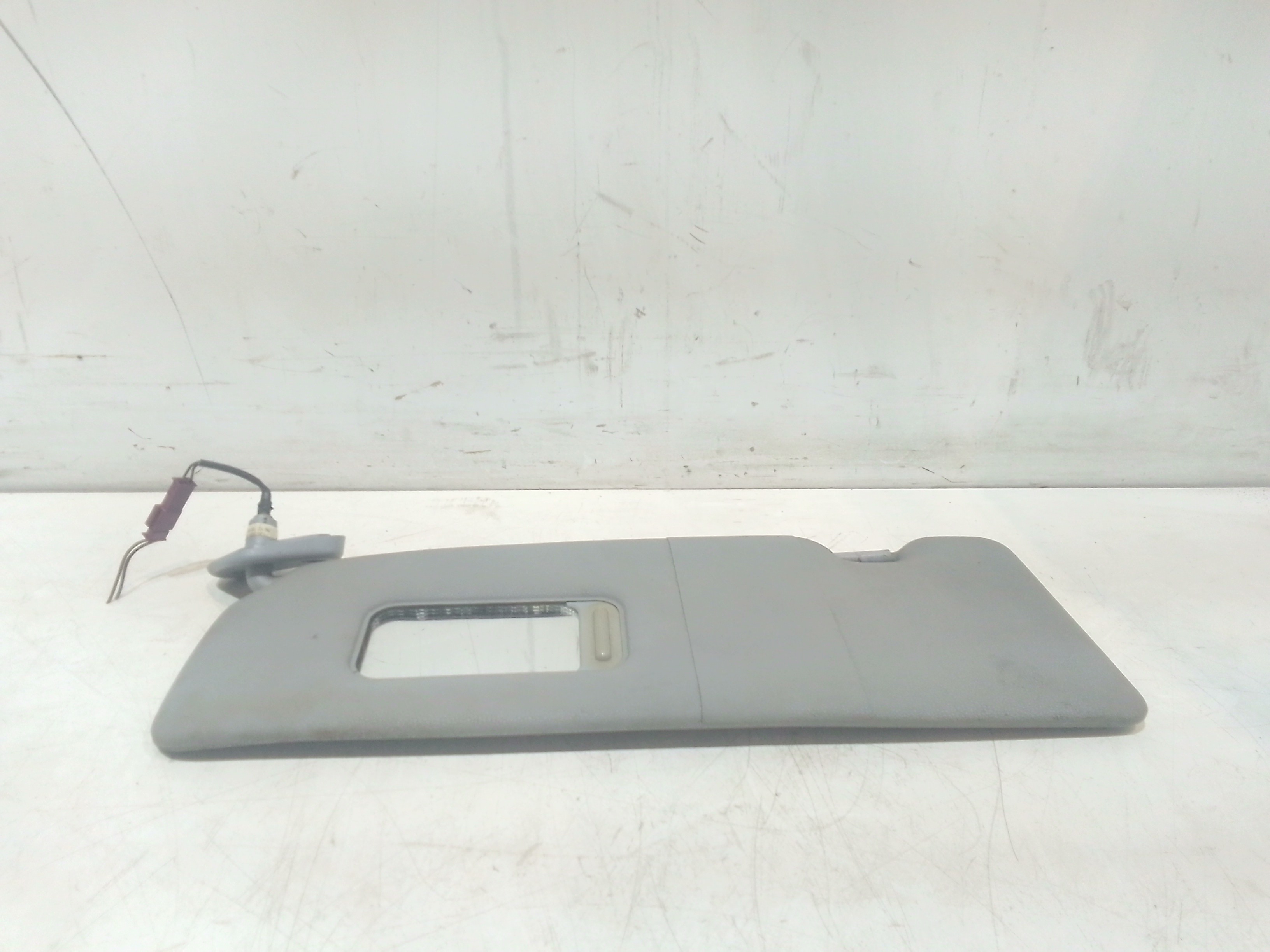 Aletta Parasole Parabrezza Sinistro 51167252507 Usato