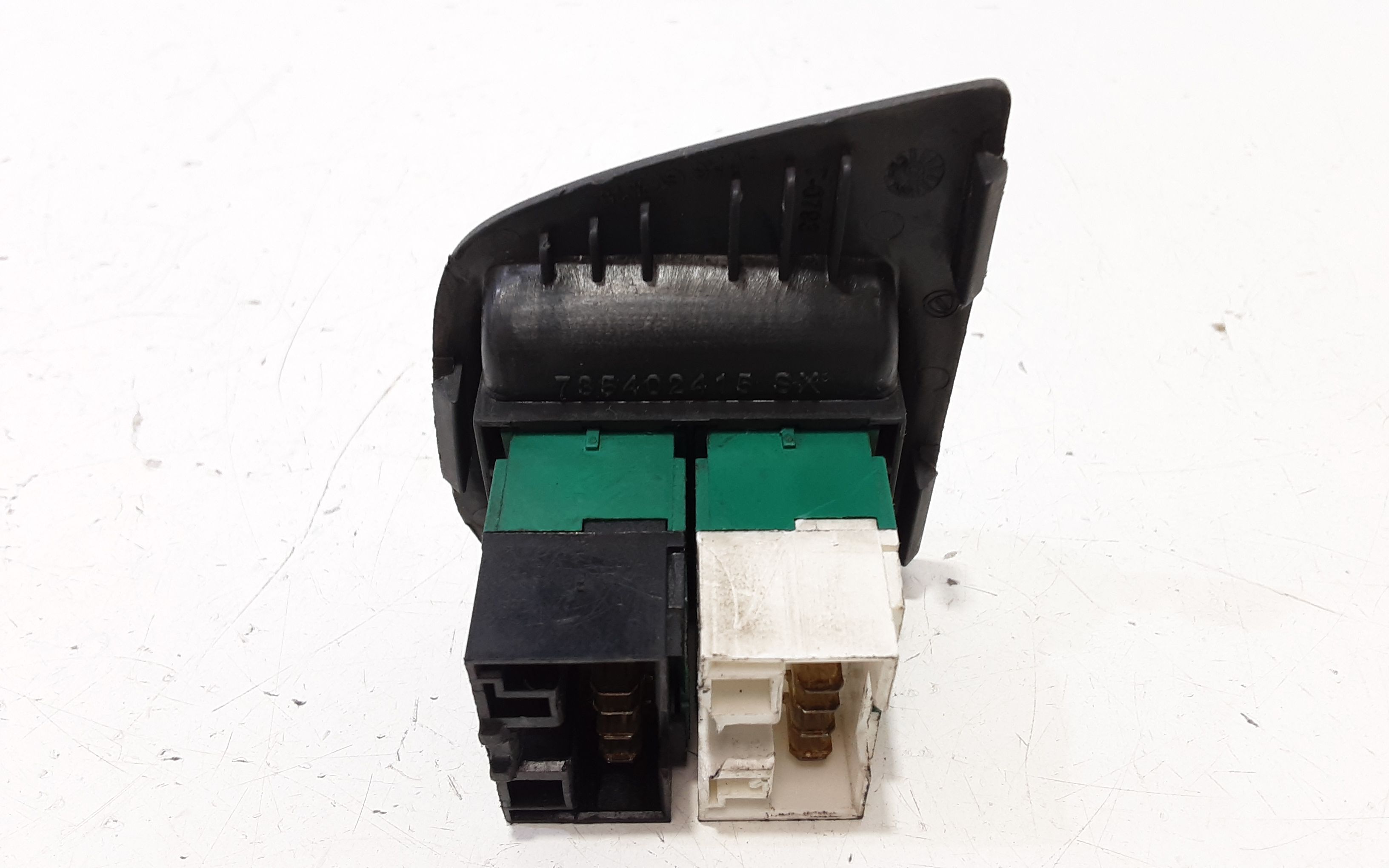 Interruttore Alzacristalli Porta Ant. Sinistro 735417033 Usato