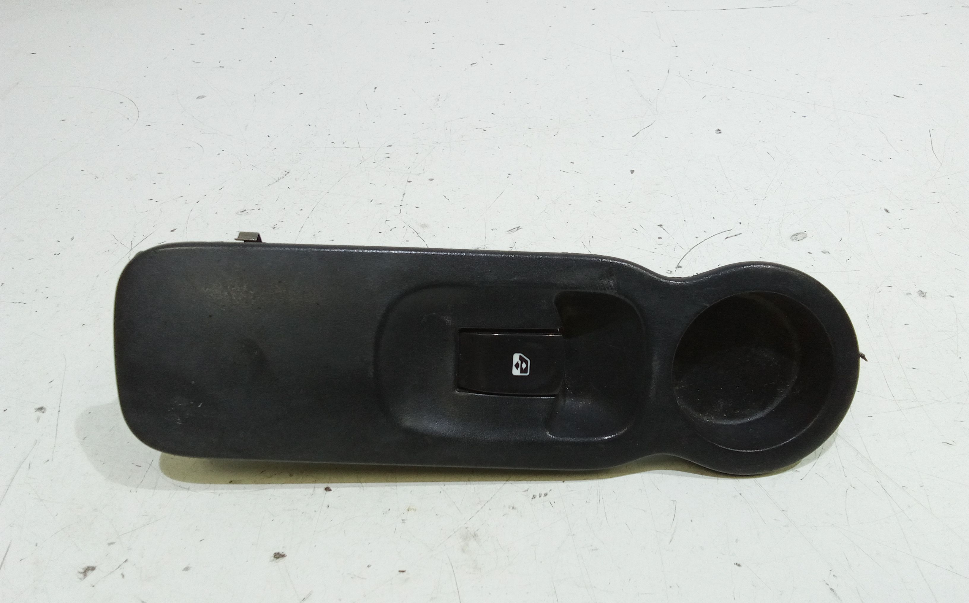 Interruttore Alzacristalli Porta Ant. Destro 8200214936 Usato