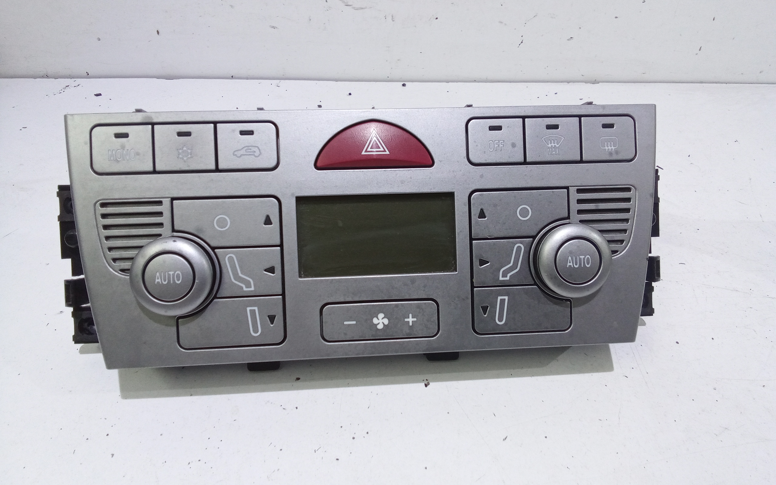 Blocco Comando Climatizzazione 77364220 Usato