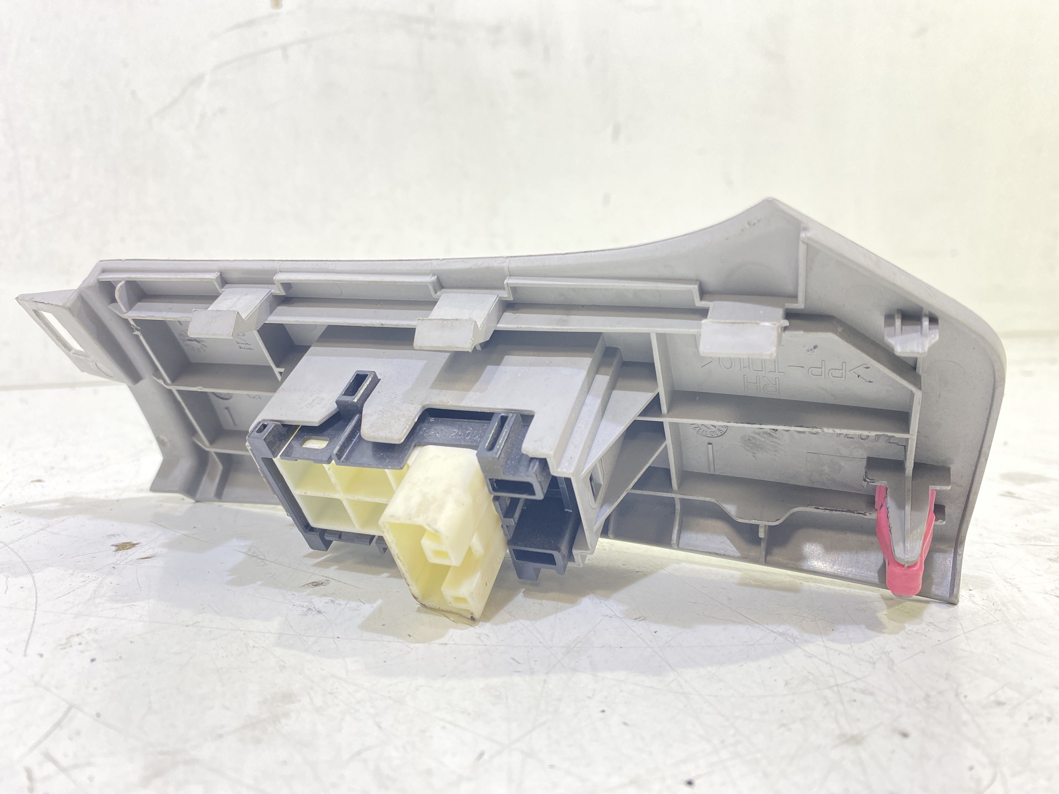 Interruttore Alzacristalli Porta Ant. Destro Usato