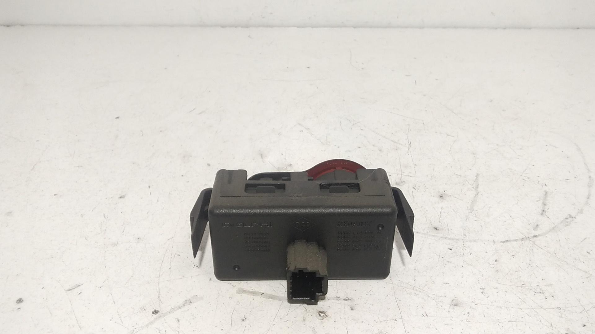 Interruttore Luci Emergenza 252103766R Usato