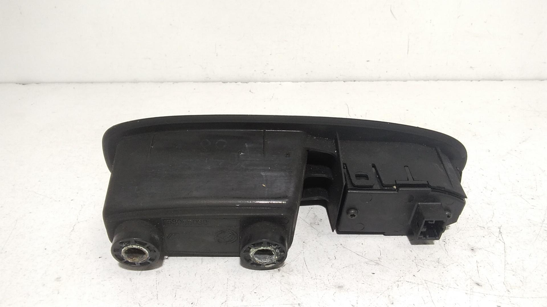 Interruttore Alzacristalli Porta Post. Sinistro 71744265 Usato