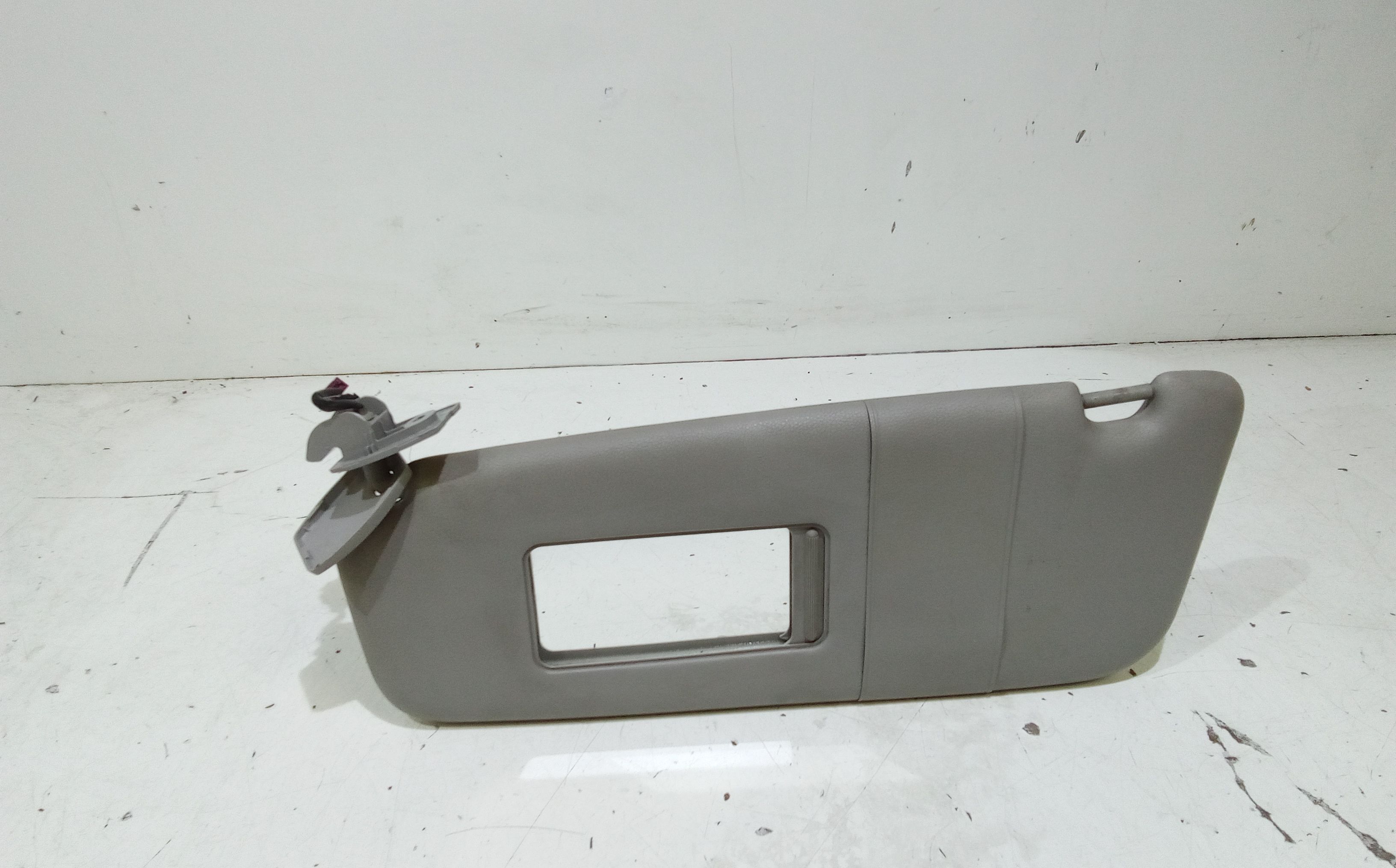 Aletta Parasole Parabrezza Sinistro 51167069753 Usato