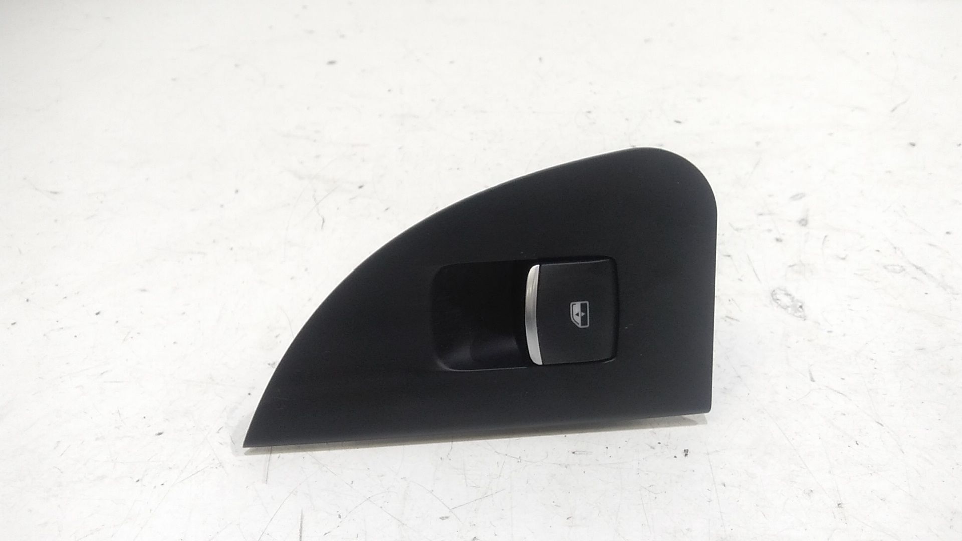 Interruttore Alzacristalli Porta Post. Sinistro 156116931 Usato