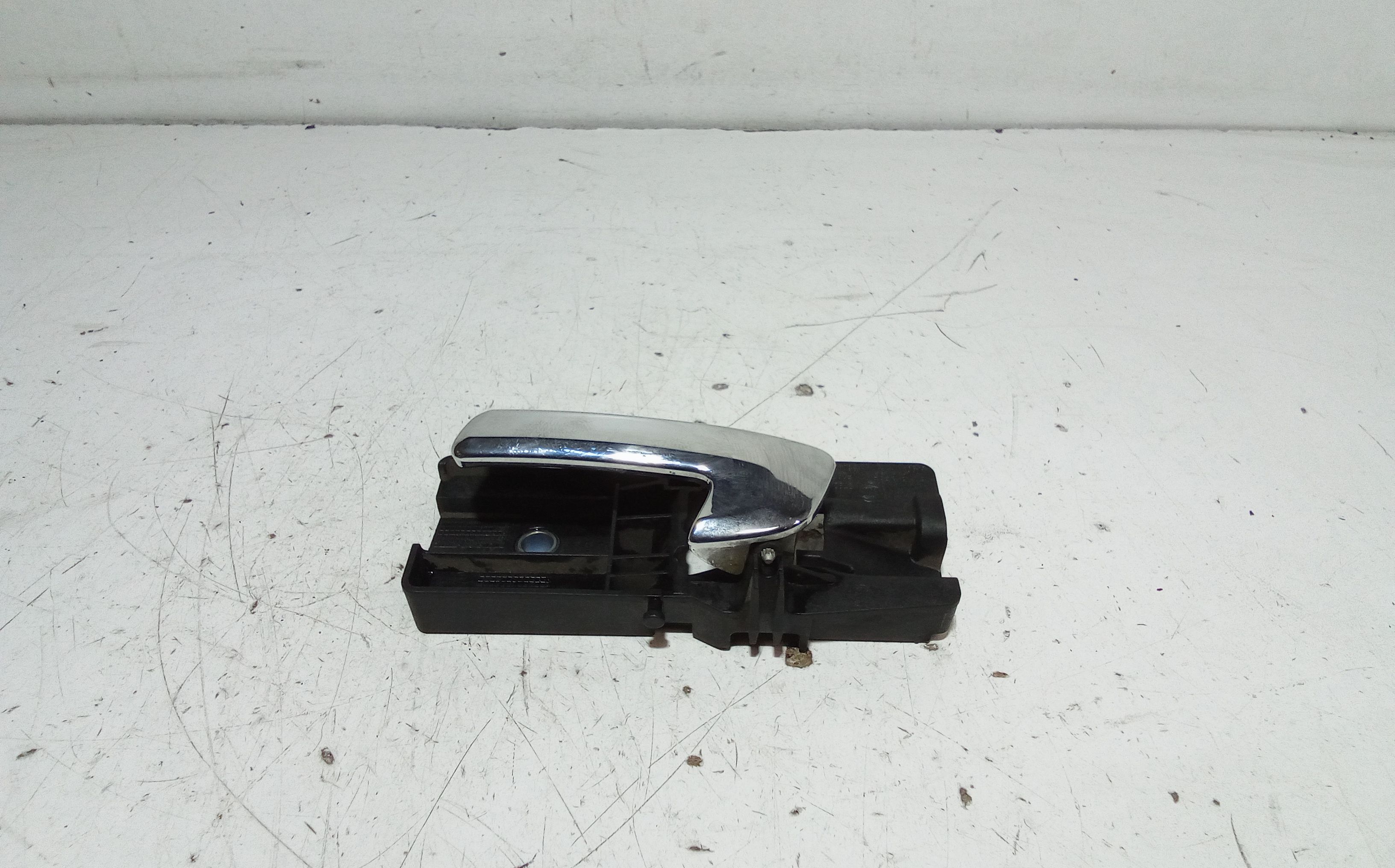 Maniglia Int. Apertura Porta Post. Sinistro 156054468 Usato