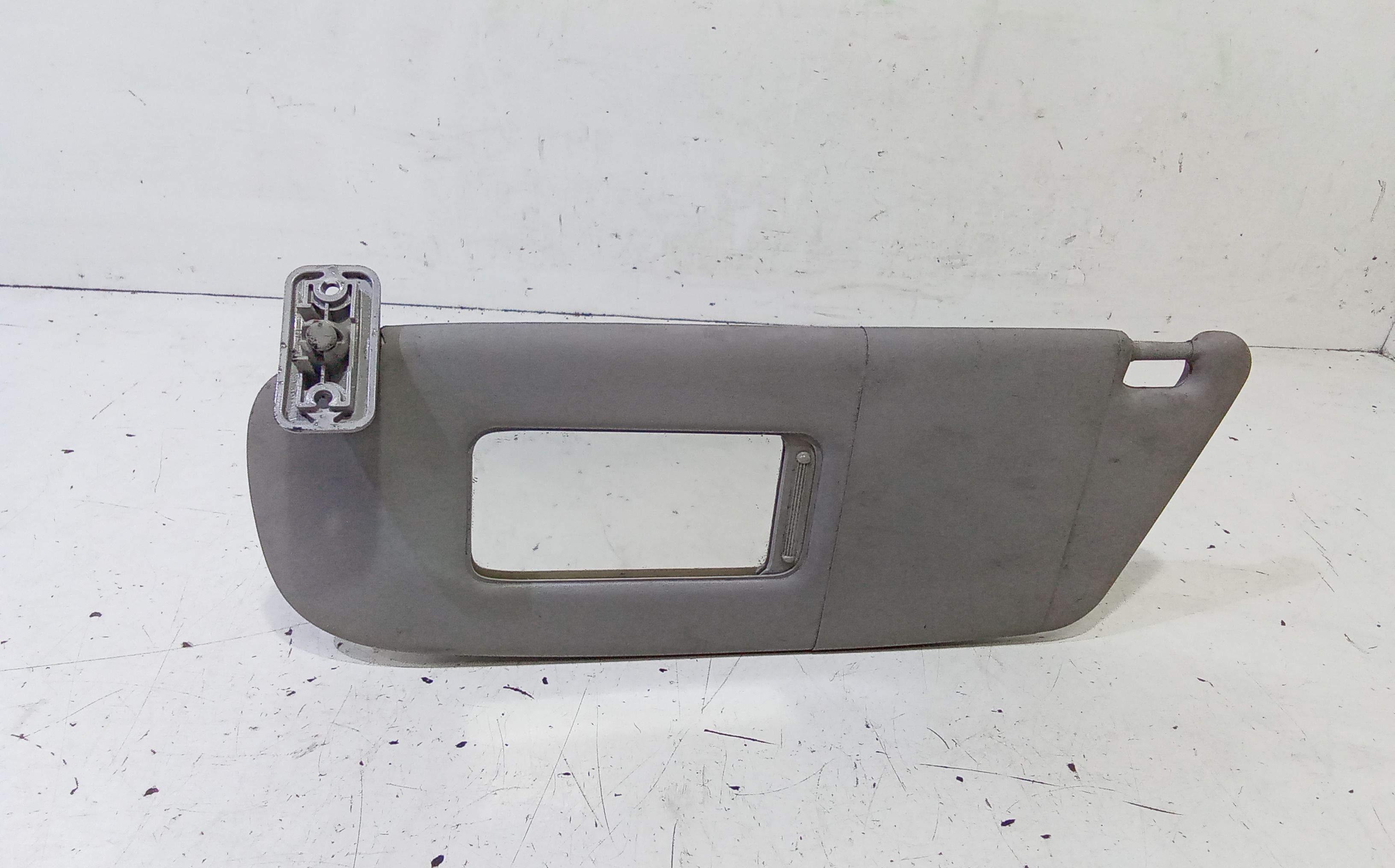 Aletta Parasole Parabrezza Sinistro 13130072 Usato