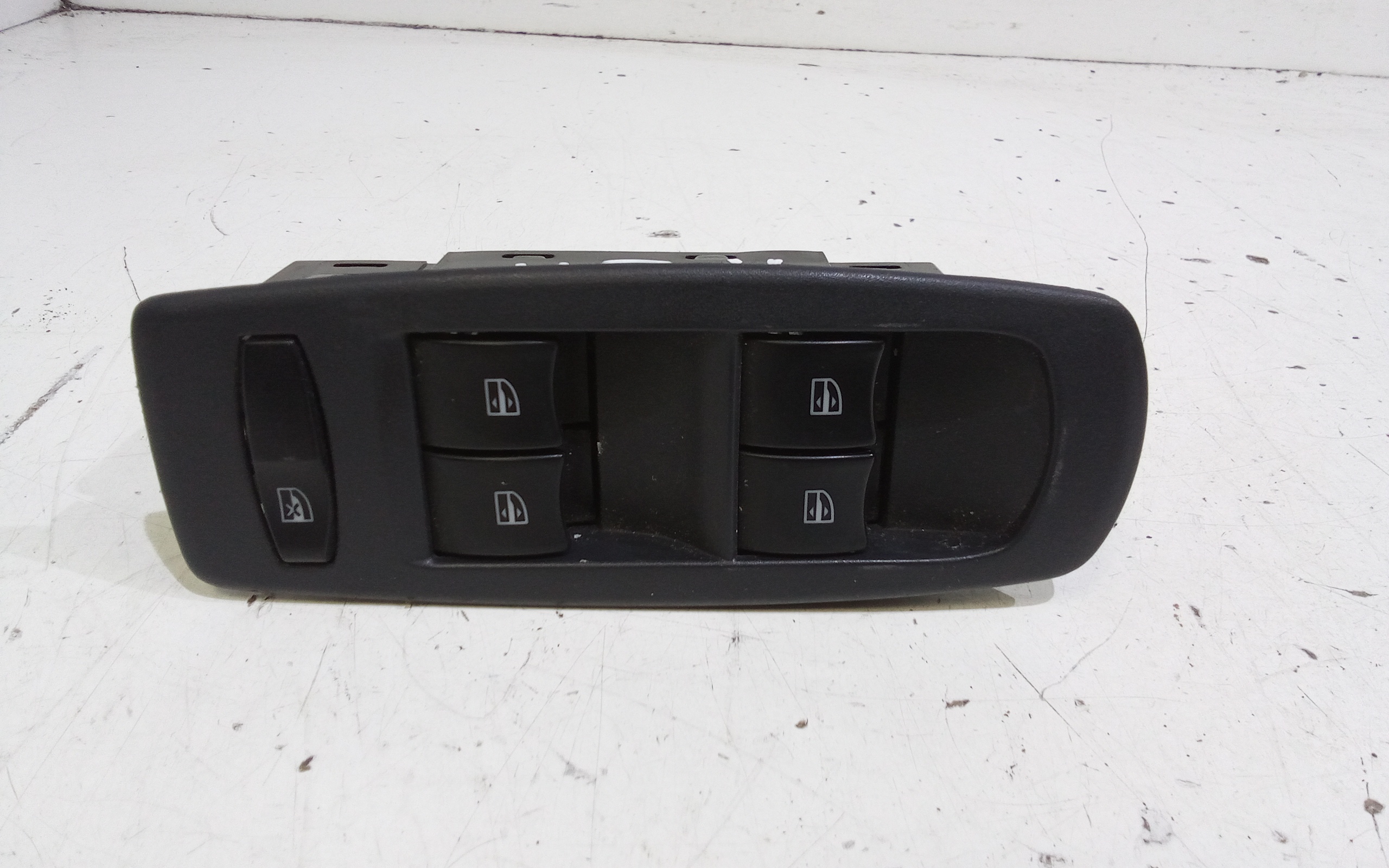 Interruttore Alzacristalli Porta Ant. Sinistro Usato