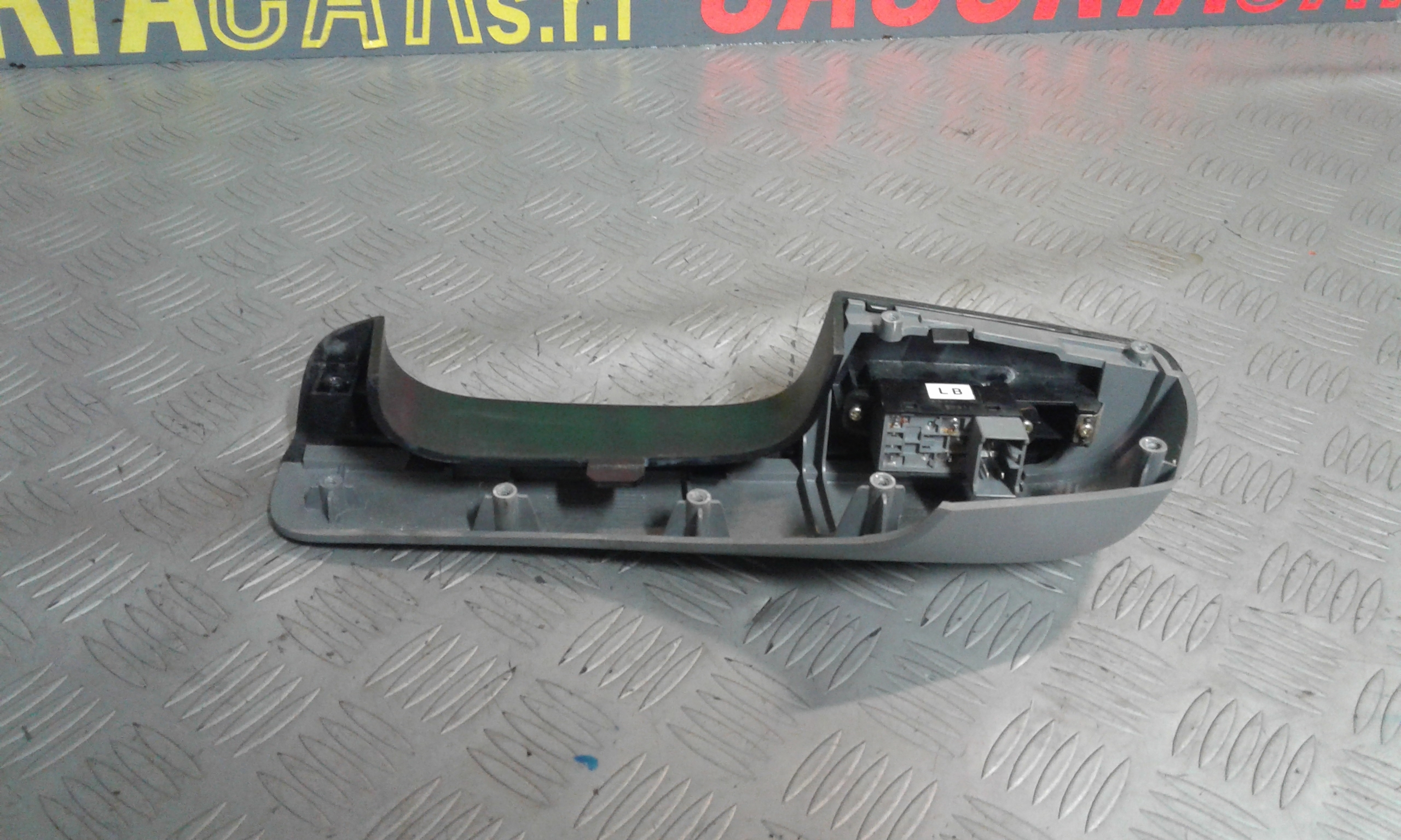 Interruttore Alzacristalli Porta Ant. Destro Usato