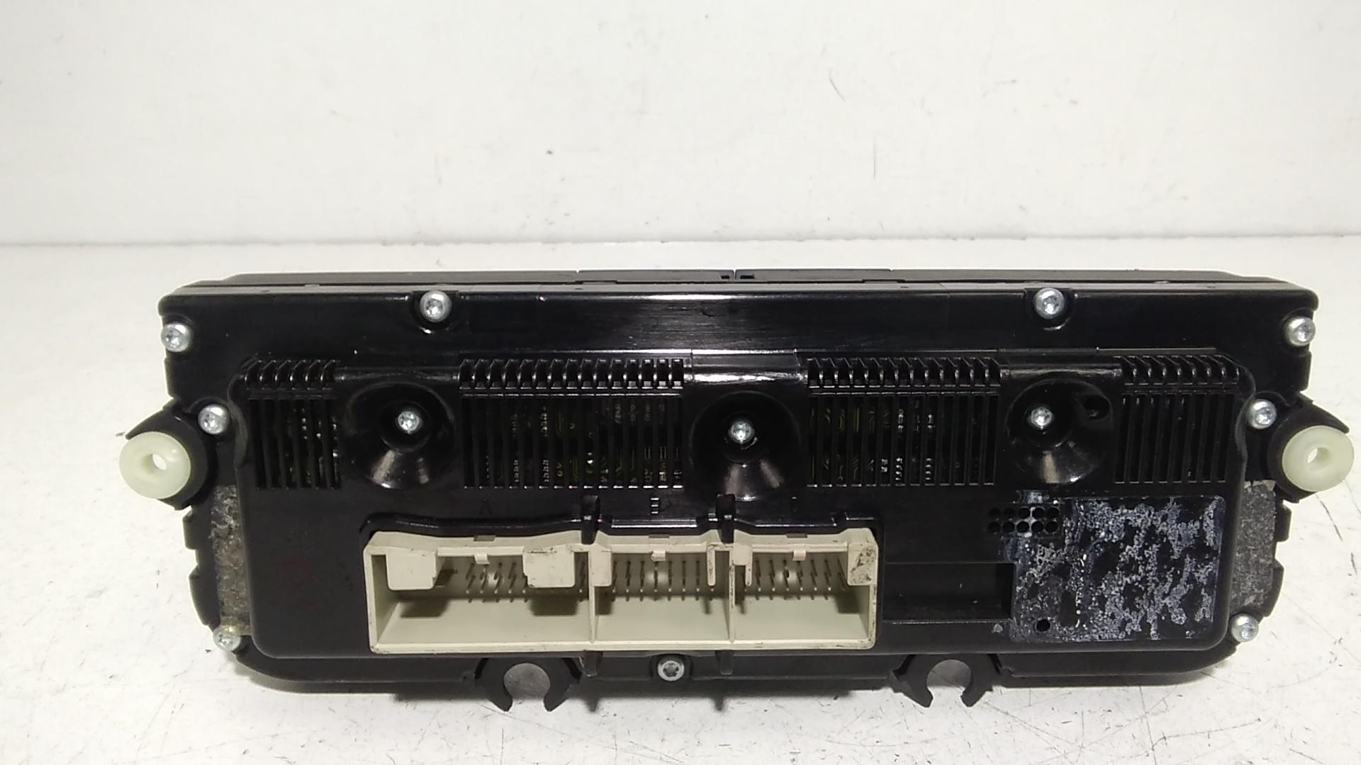 Blocco Comando Climatizzazione 1K0819047CHWHS Usato