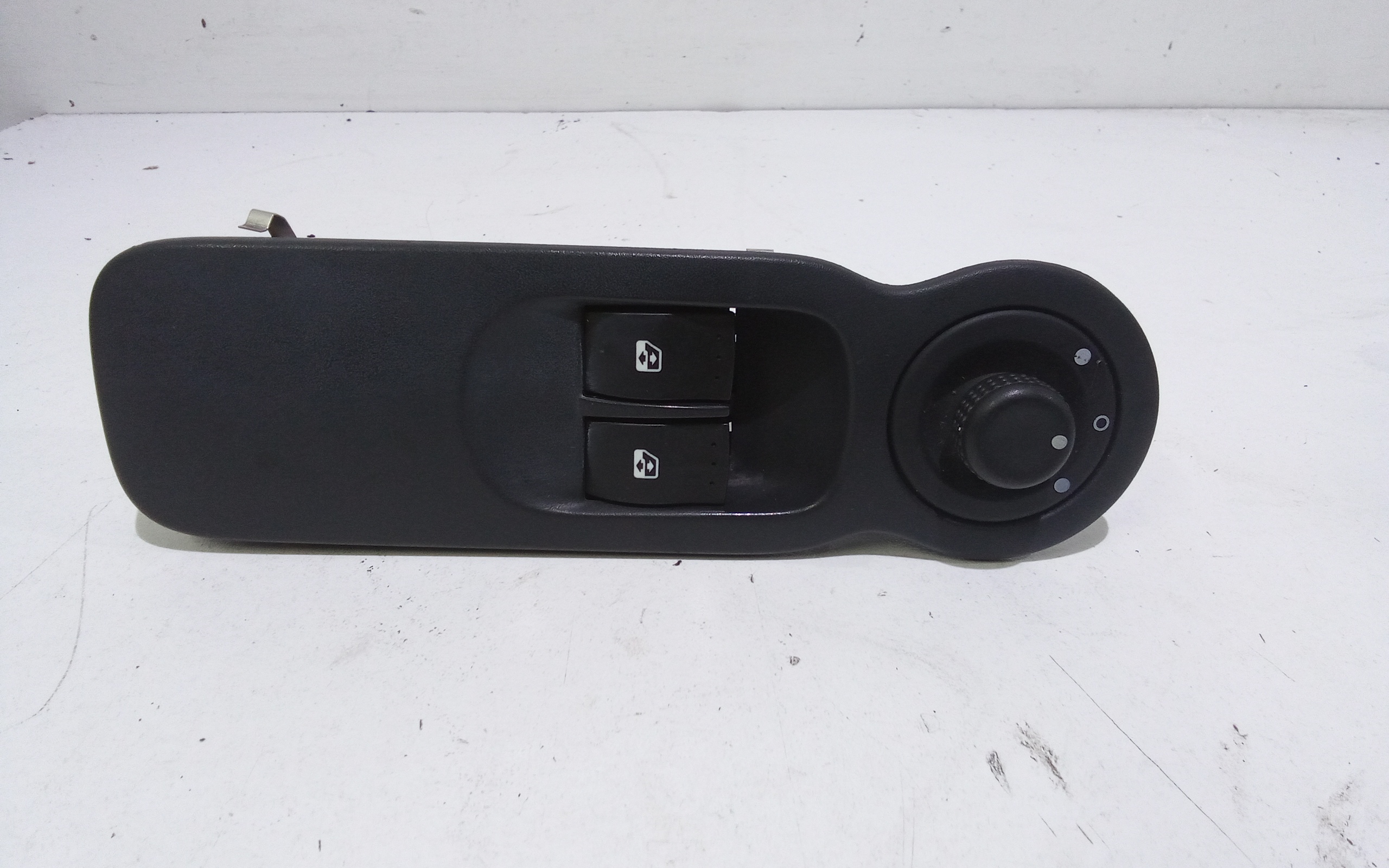 Interruttore Alzacristalli Porta Ant. Sinistro 8200214939 Usato