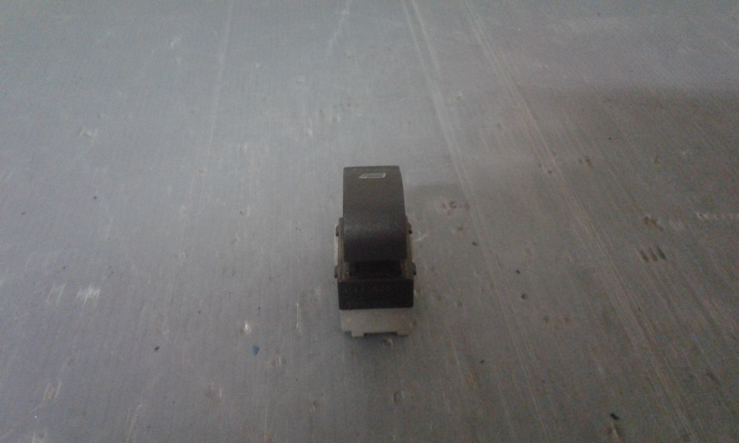 Interruttore Alzacristalli Porta Post. Destro Usato