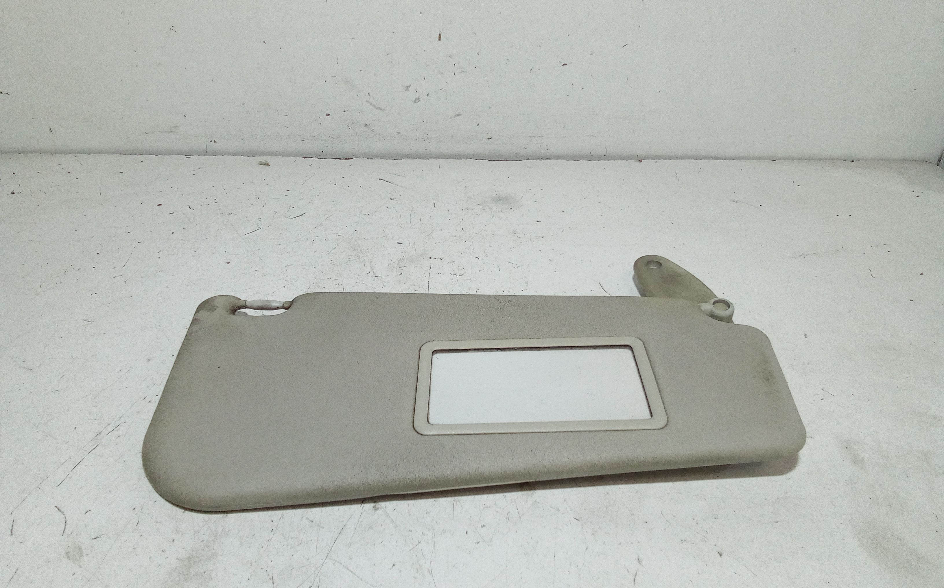 Aletta Parasole Parabrezza Destro 735338206 Usato