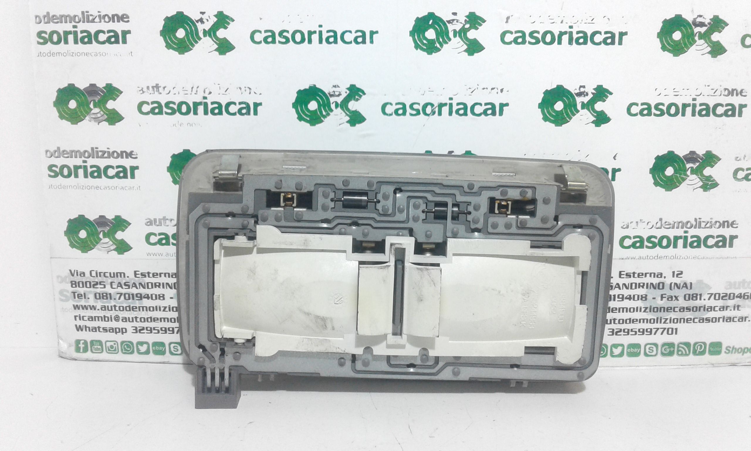 Luce cortesia ant. tetto - Immagine 1 di 4