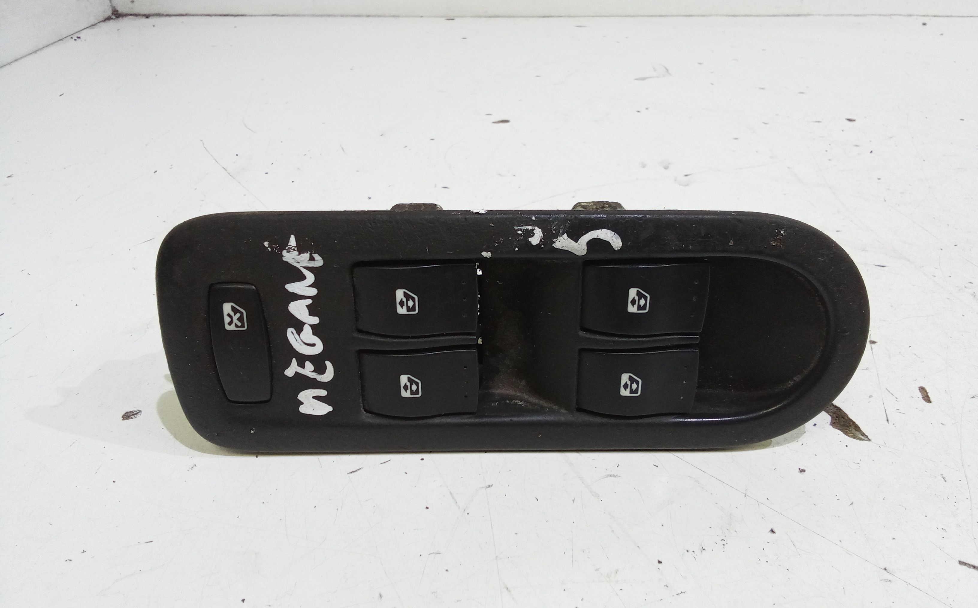 Interruttore Alzacristalli Porta Ant. Sinistro 8200108269 Usato