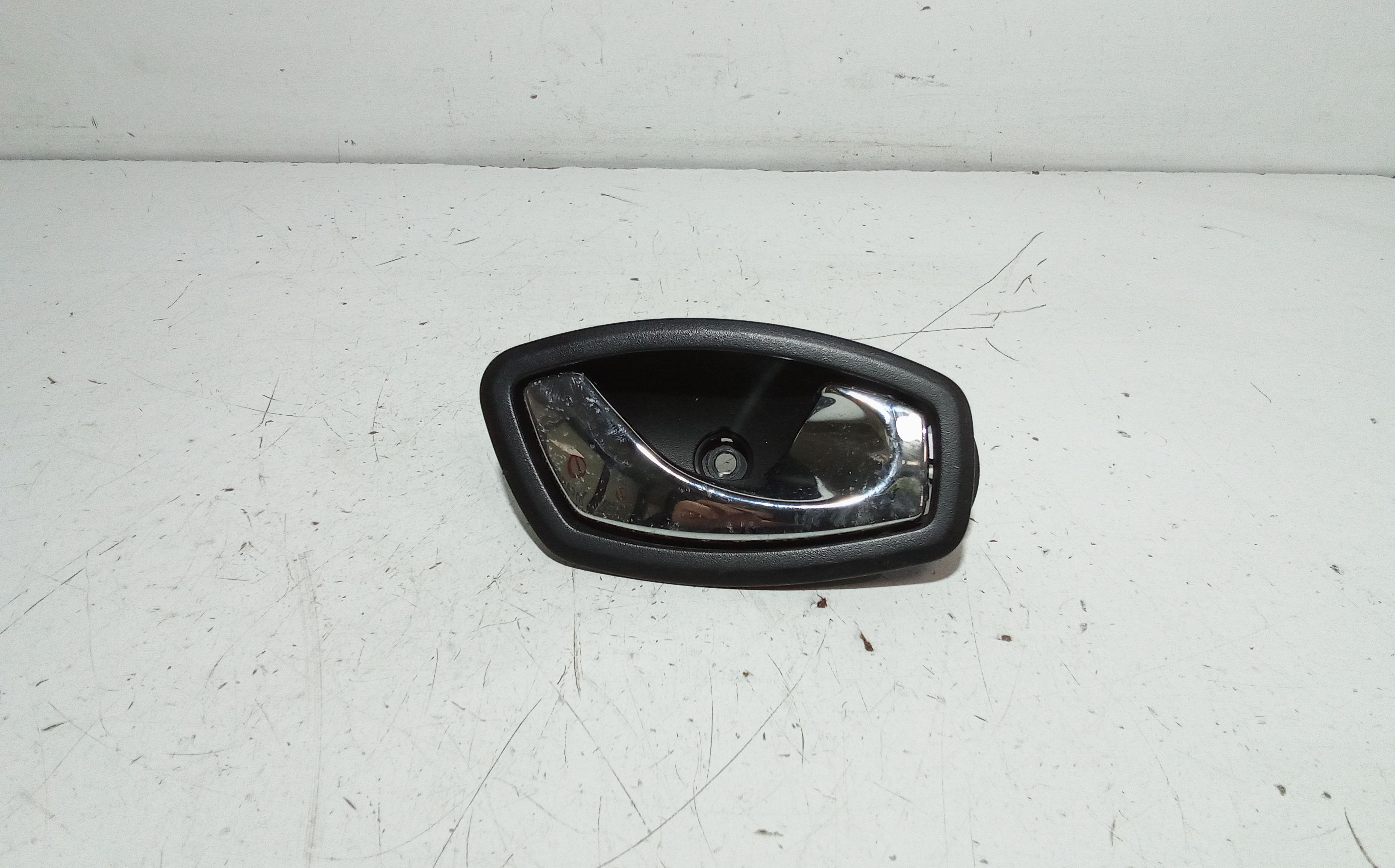 Maniglia Int. Apertura Porta Post. Destro 806700007R Usato