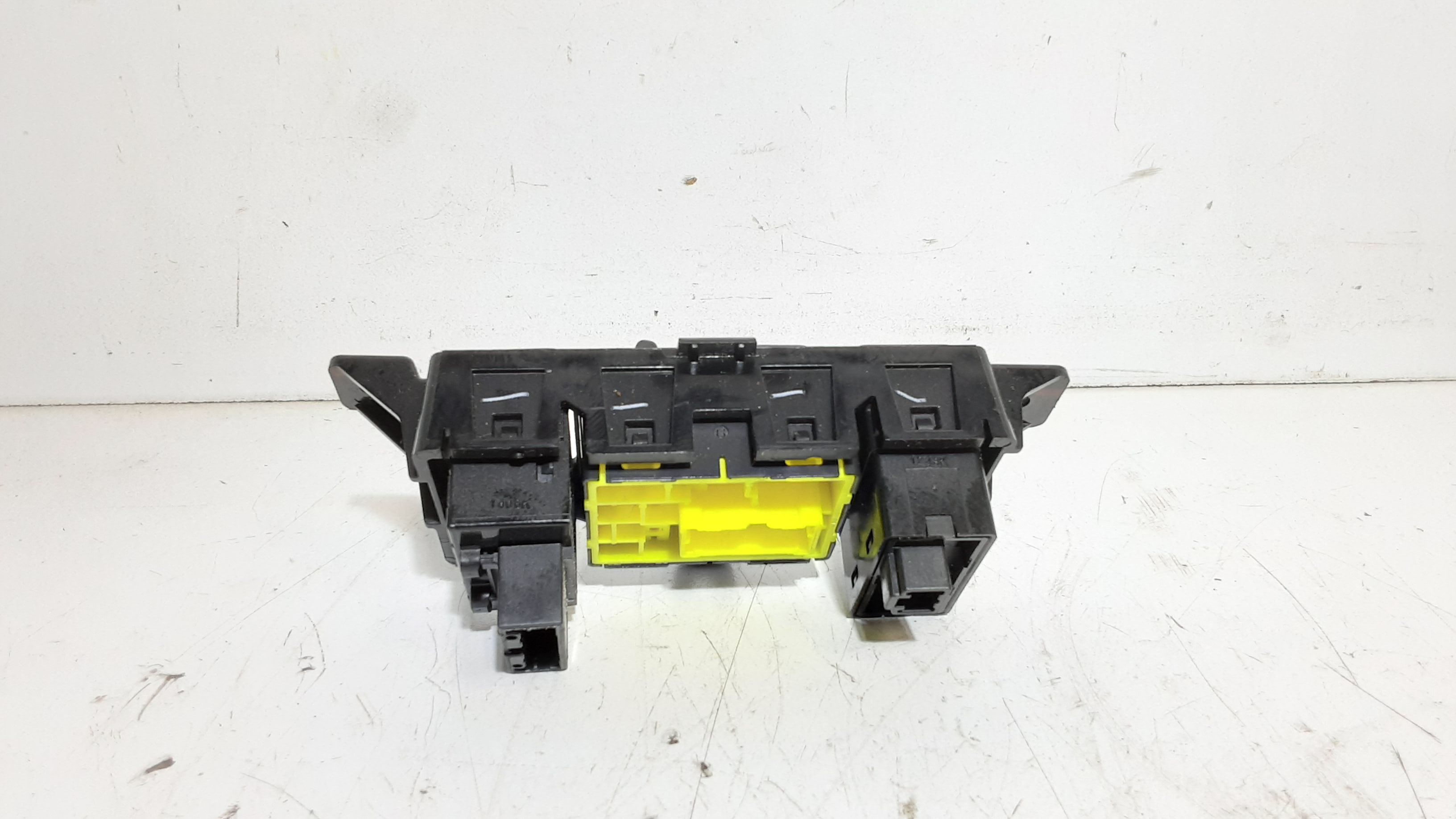 Interruttore Regolazione Retrovisore Est. 255701HA2K Usato