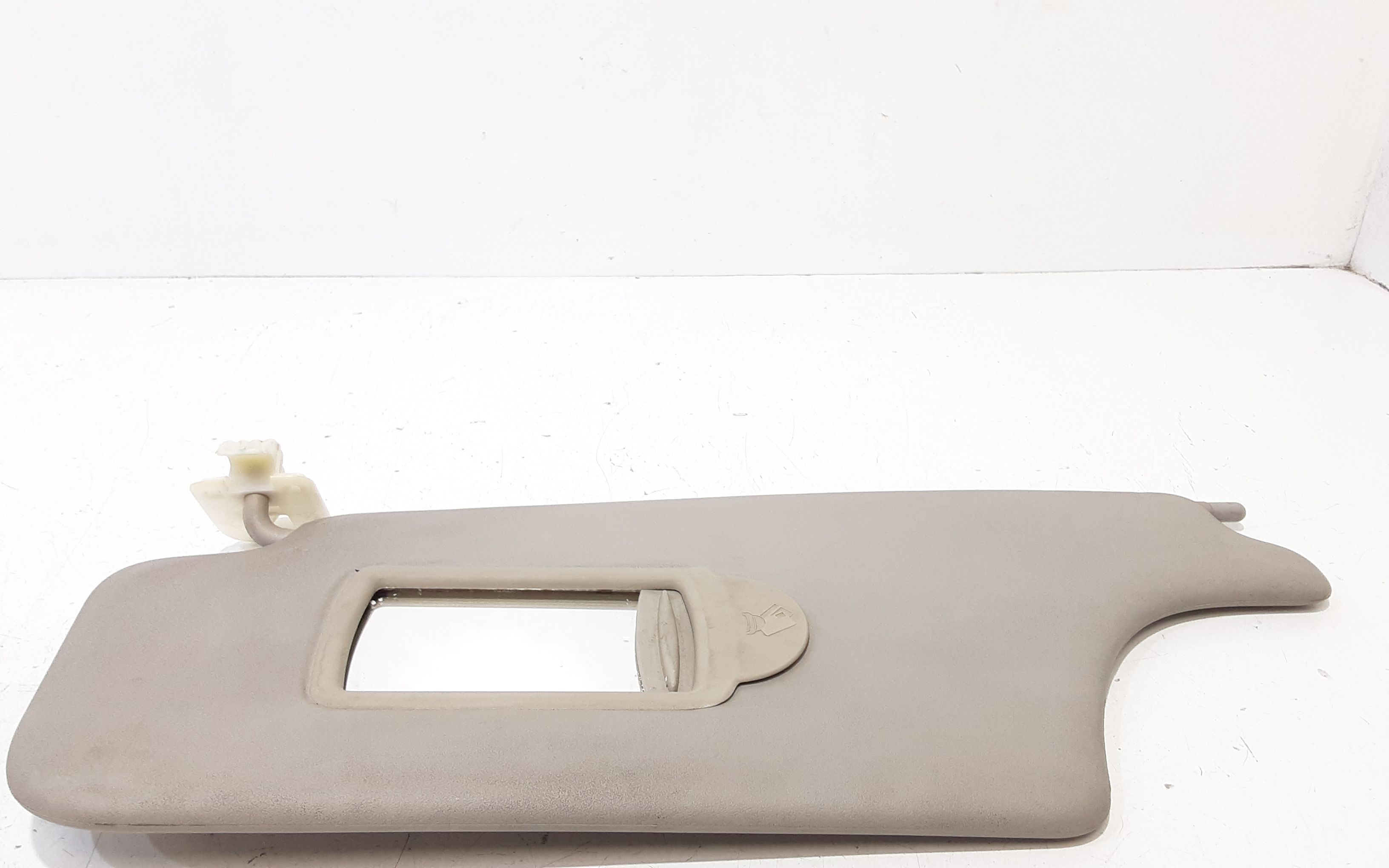 Aletta Parasole Parabrezza Sinistro 8200329035 Usato