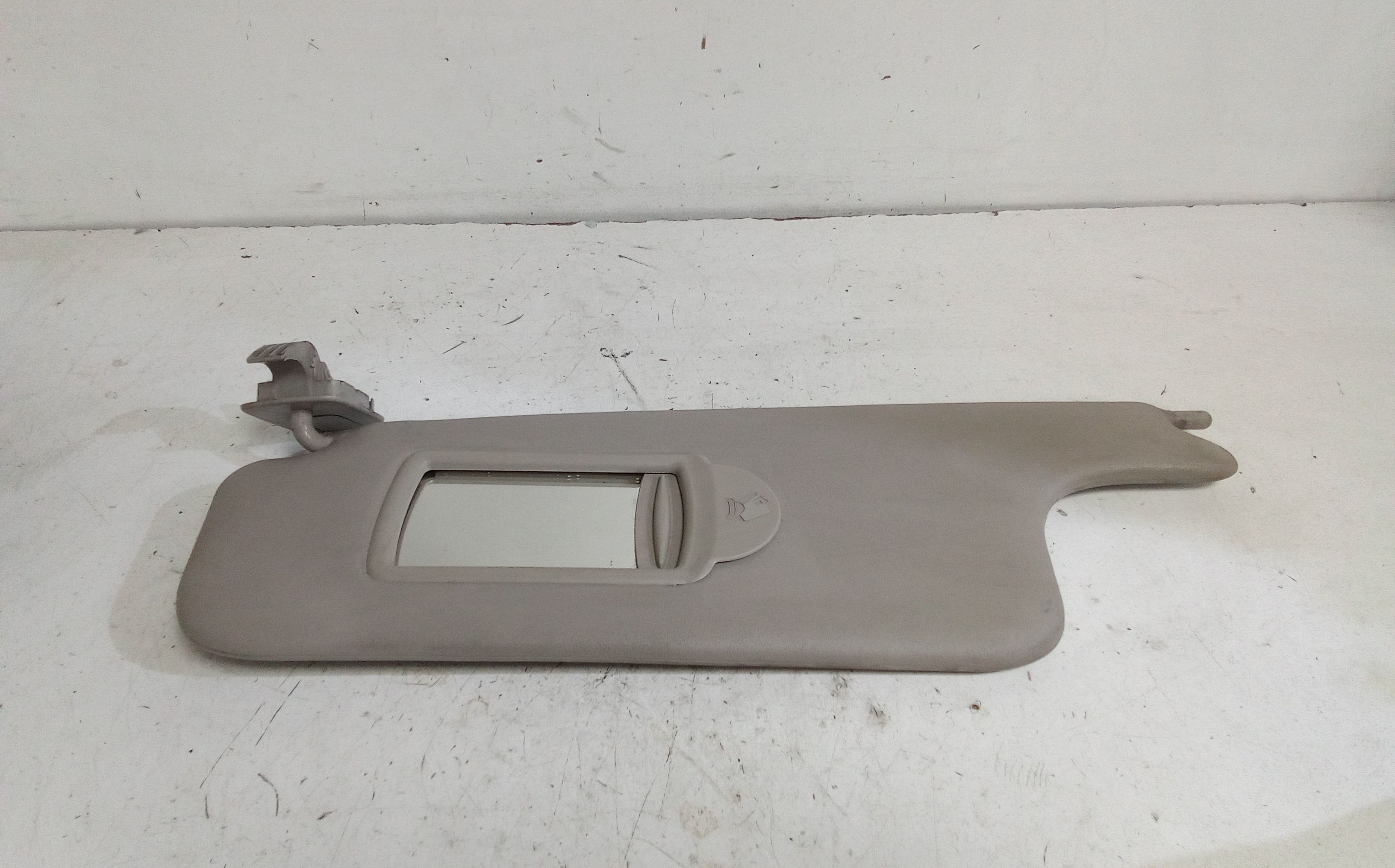 Aletta Parasole Parabrezza Sinistro 8200246823 Usato