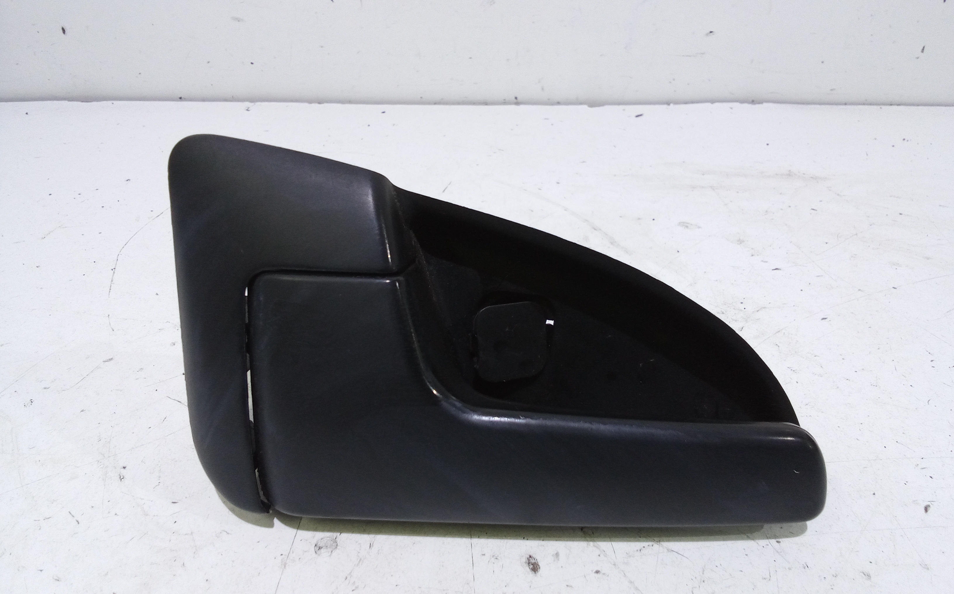 Maniglia Int. Apertura Porta Ant. Sinistro 826101H000EQ Usato