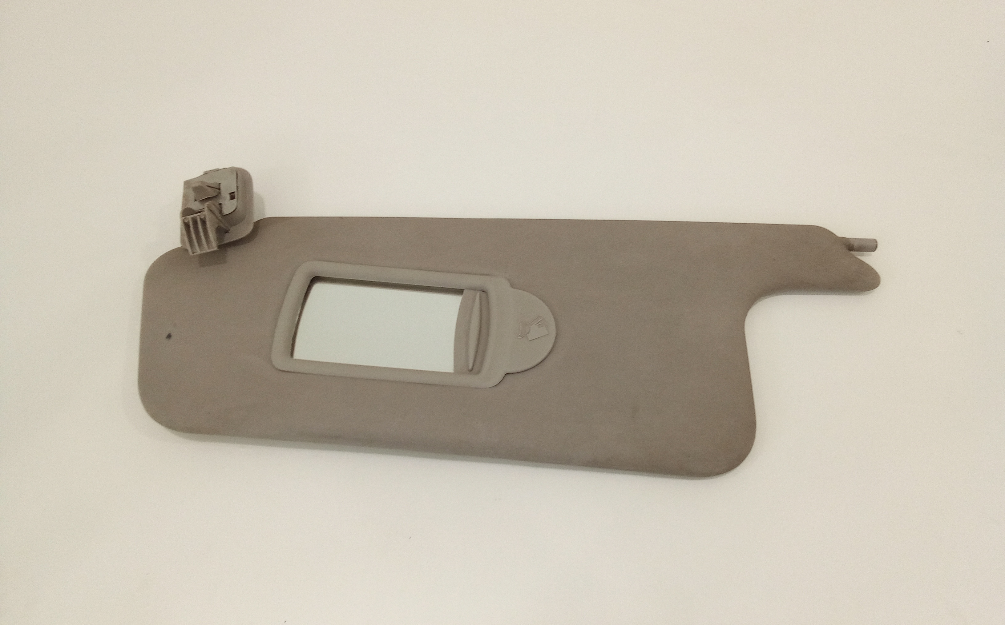 Aletta Parasole Parabrezza Sinistro 8200246824 Usato