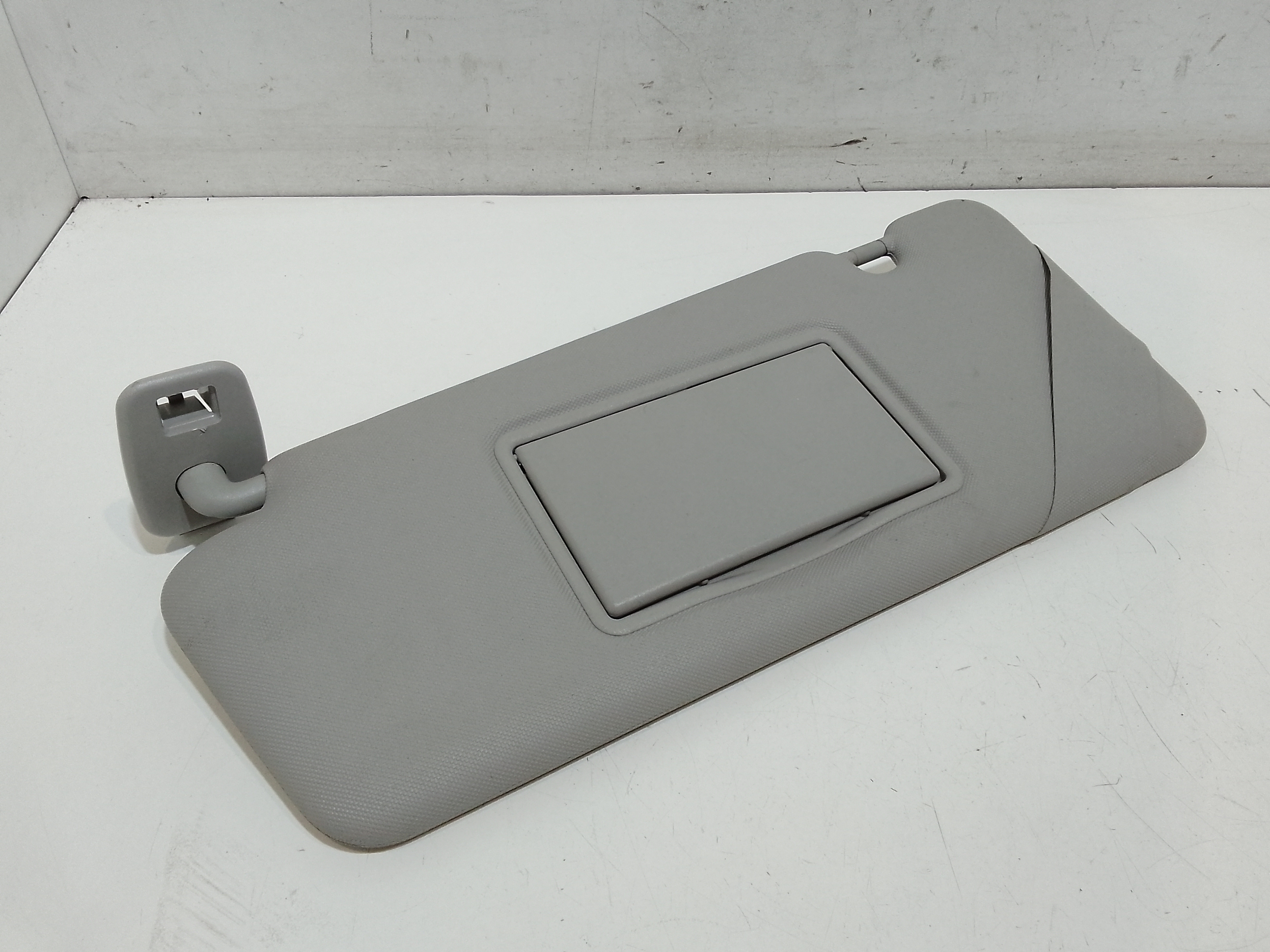 Aletta Parasole Parabrezza Sinistro A4538102210 Usato