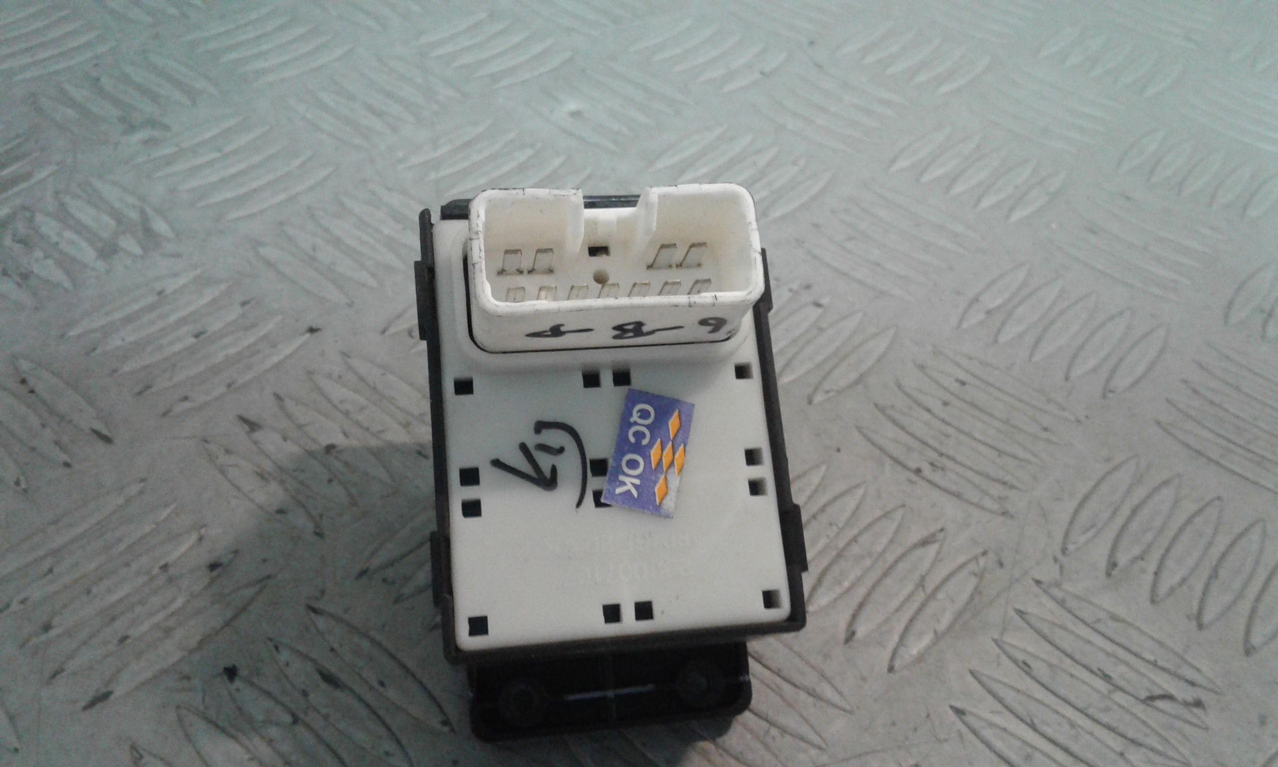 Interruttore Alzacristalli Porta Ant. Sinistro Usato