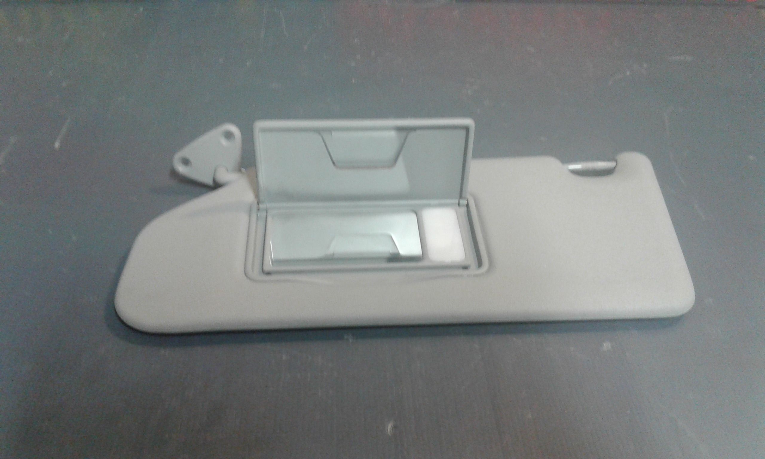 Aletta Parasole Parabrezza Destro 7620A429HA Usato