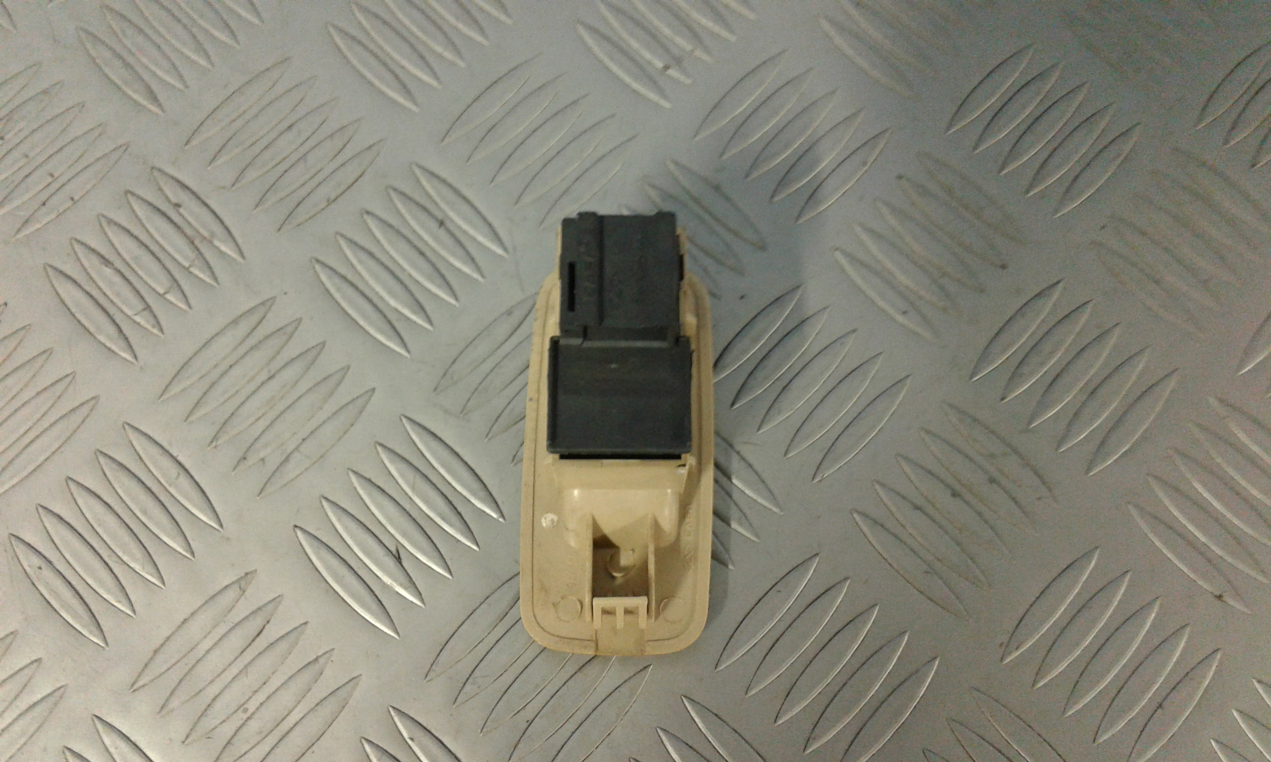 Interruttore Alzacristalli Porta Post. Destro 734030028 Usato