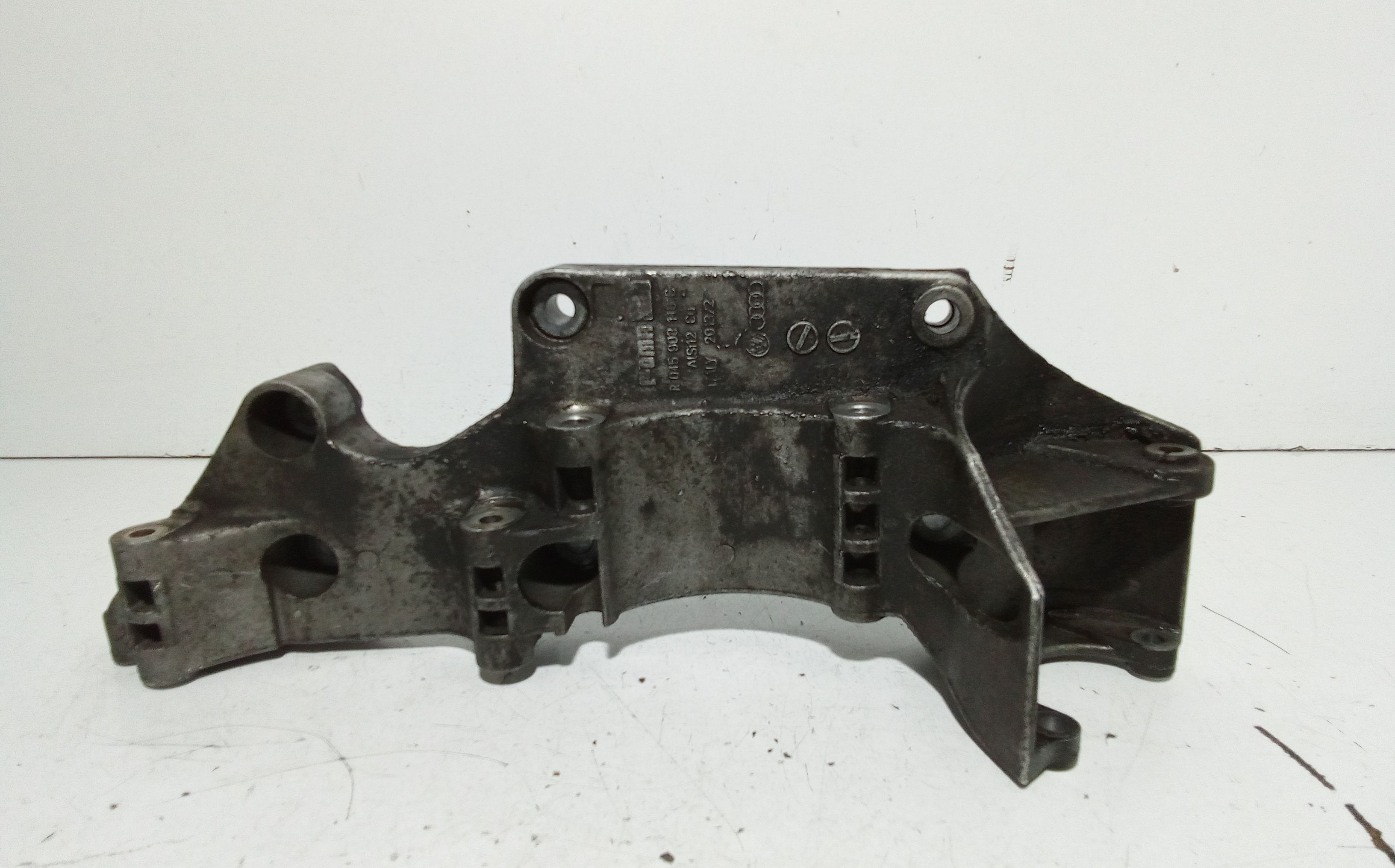 Supporto Alternatore 06A903141P Usato