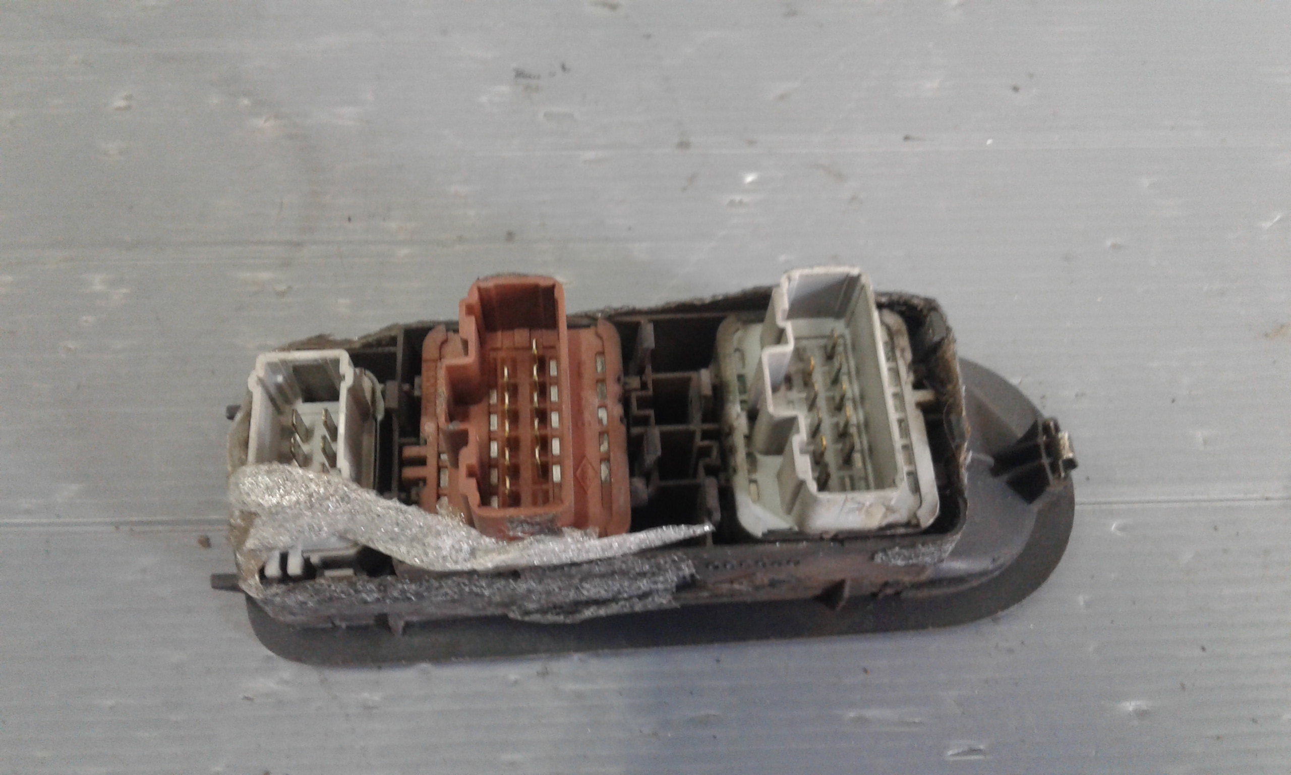 Interruttore Alzacristalli Porta Ant. Sinistro 8200107772 Usato