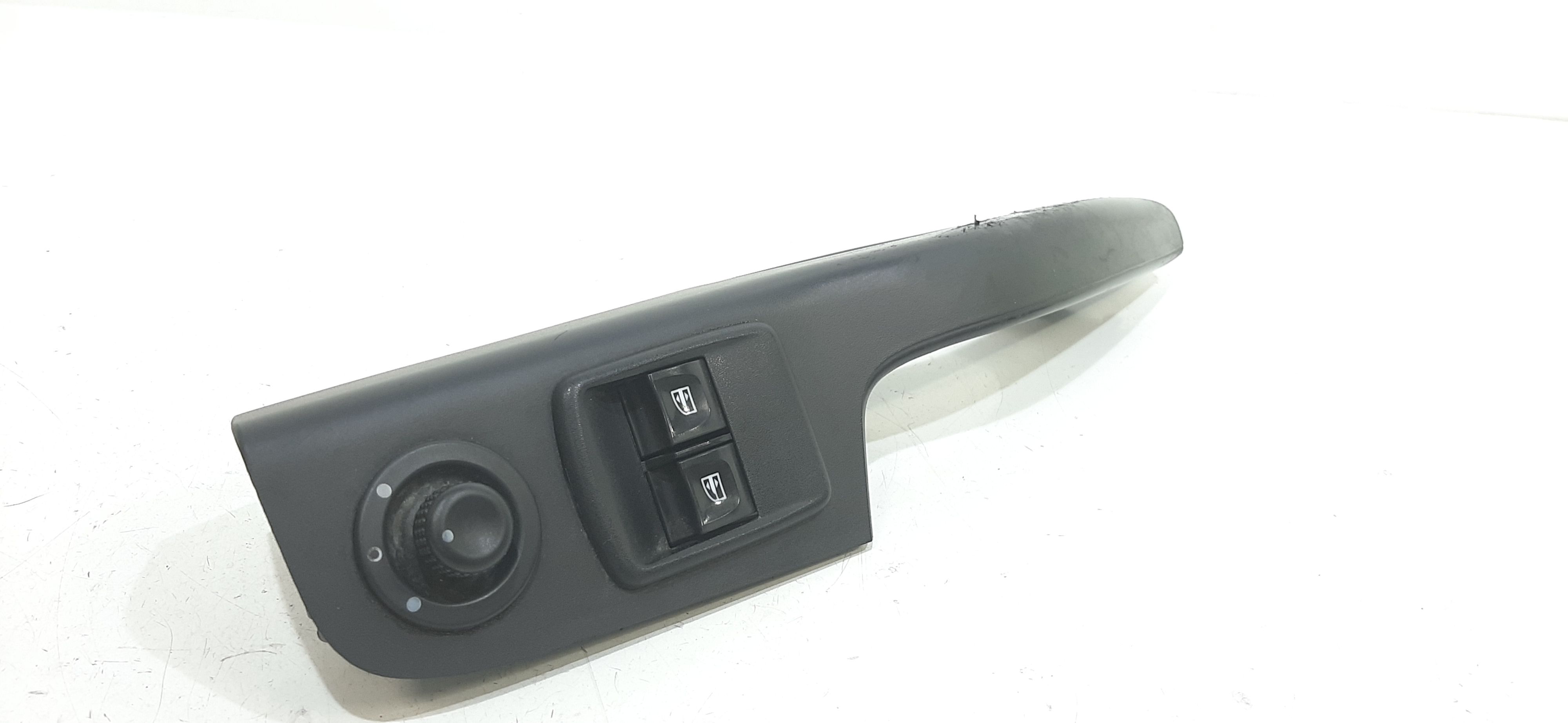 Interruttore Alzacristalli Porta Ant. Sinistro 254218614R Usato