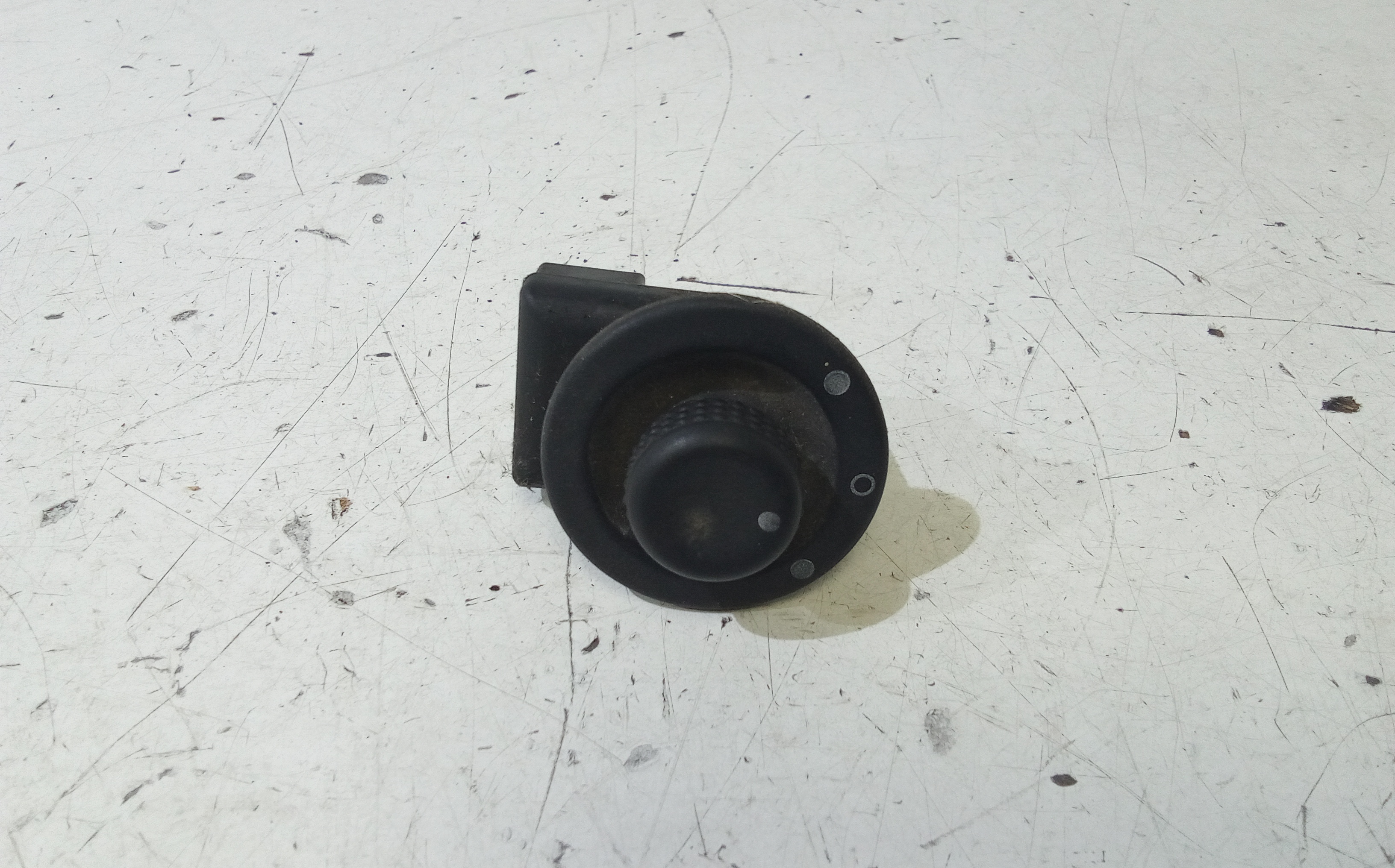 Interruttore Regolazione Retrovisore Est. 7700410199 Usato