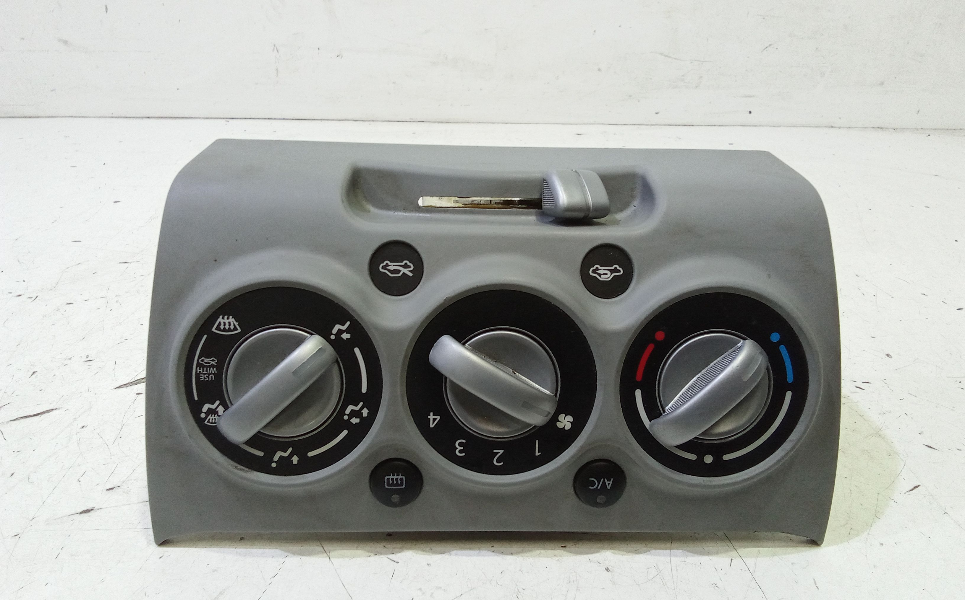 Blocco Comando Climatizzazione 275114A00K Usato