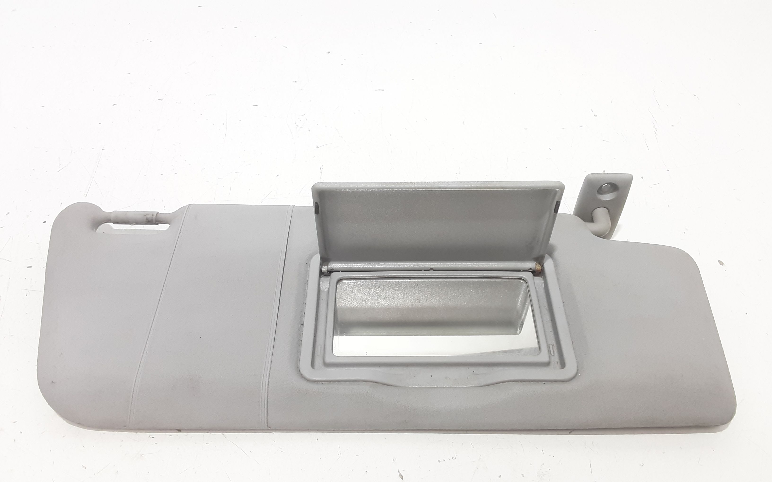 Aletta Parasole Parabrezza Destro A16981002107H48 Usato