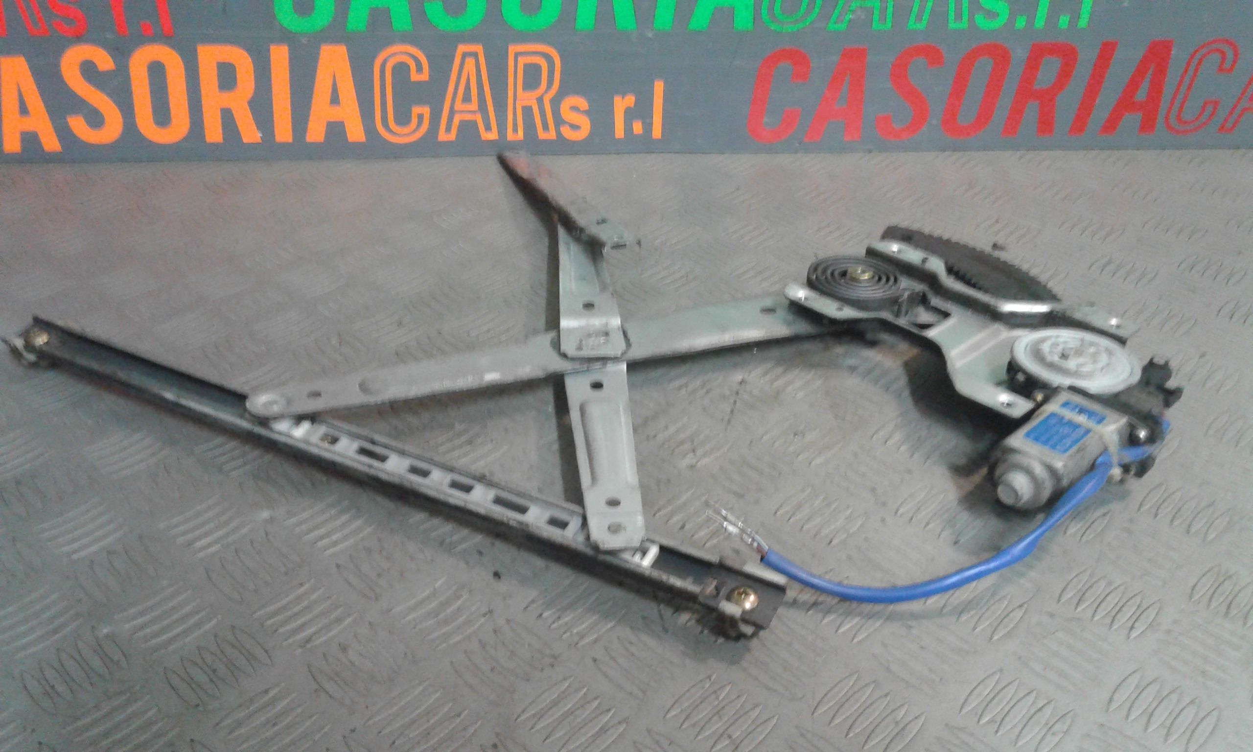 Alzacristallo Porta Ant. Destro 8240217000 Usato