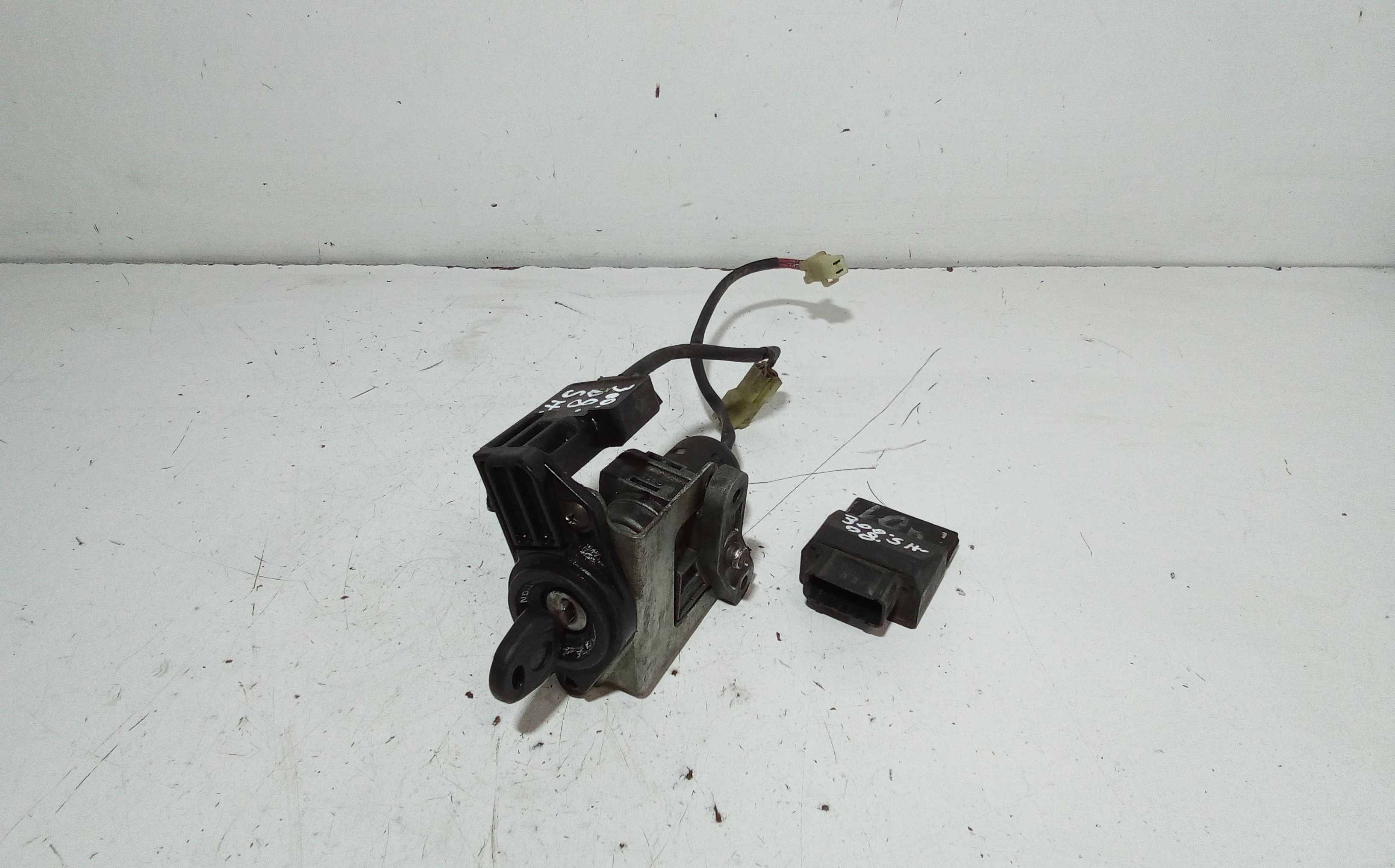 Commutatore Avviamento Con Cilindretti Serrature Usato