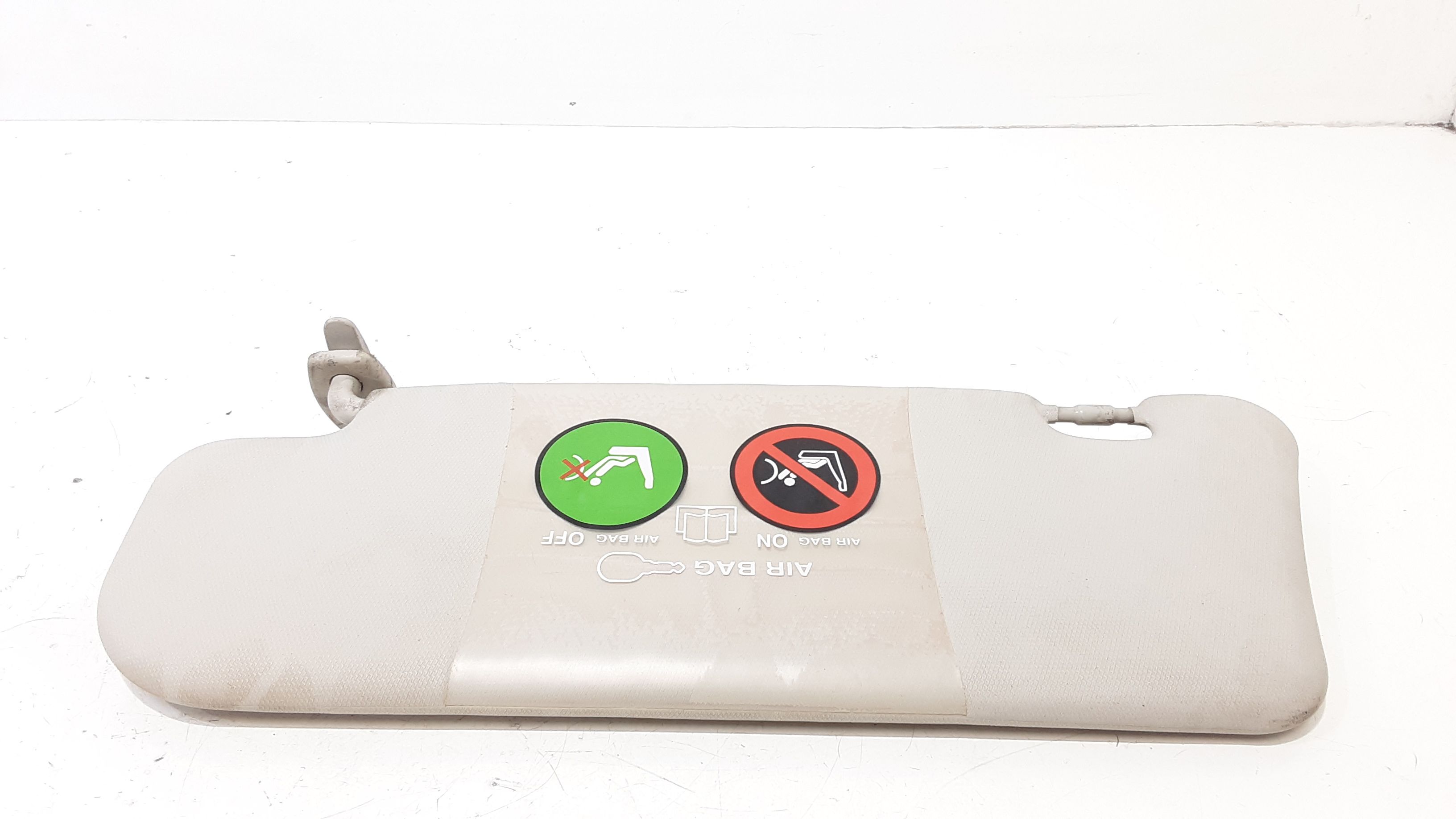 Aletta Parasole Parabrezza Destro 735420218 Usato