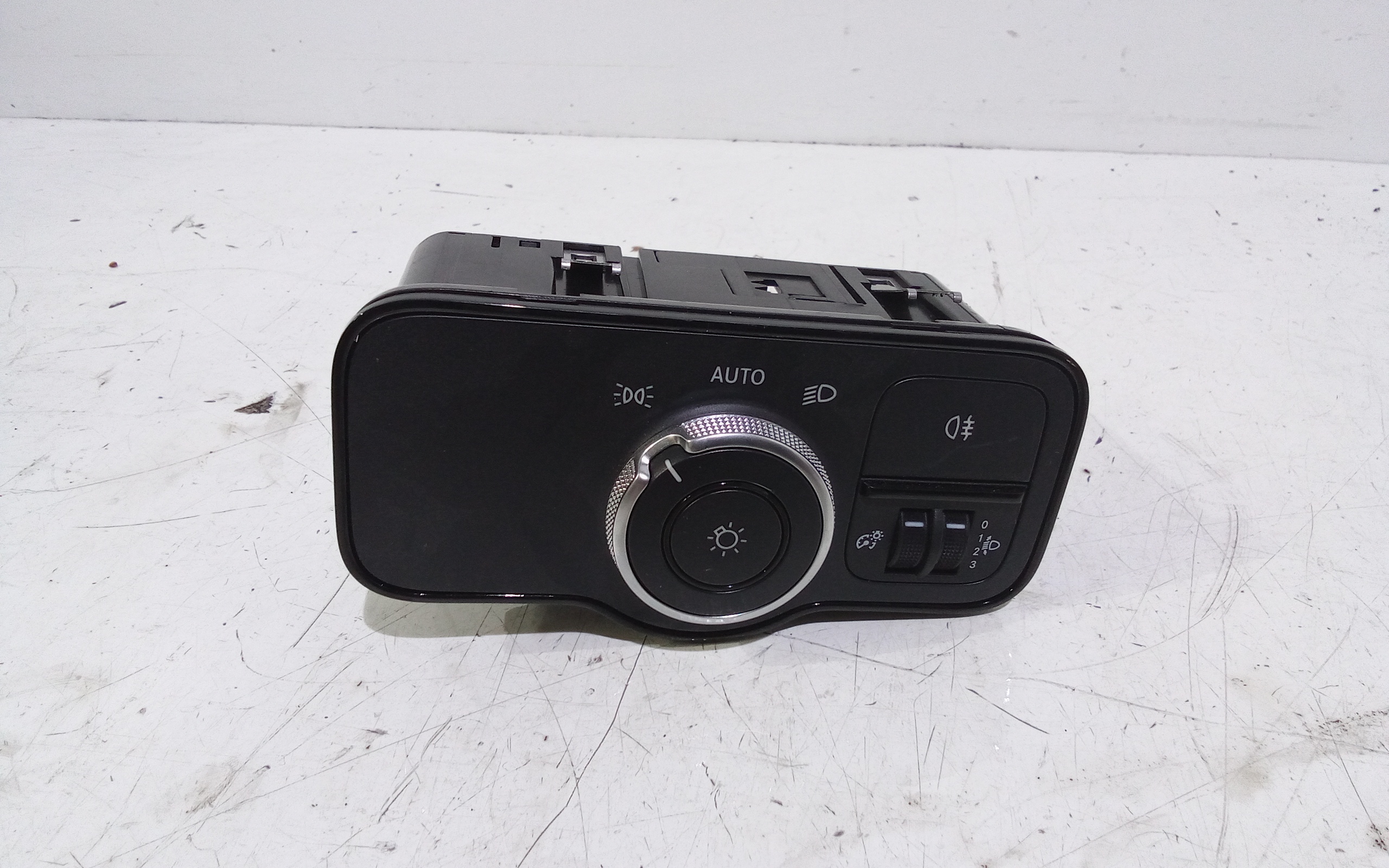 Interruttore Blocco Comando Luci A4209050300 Usato