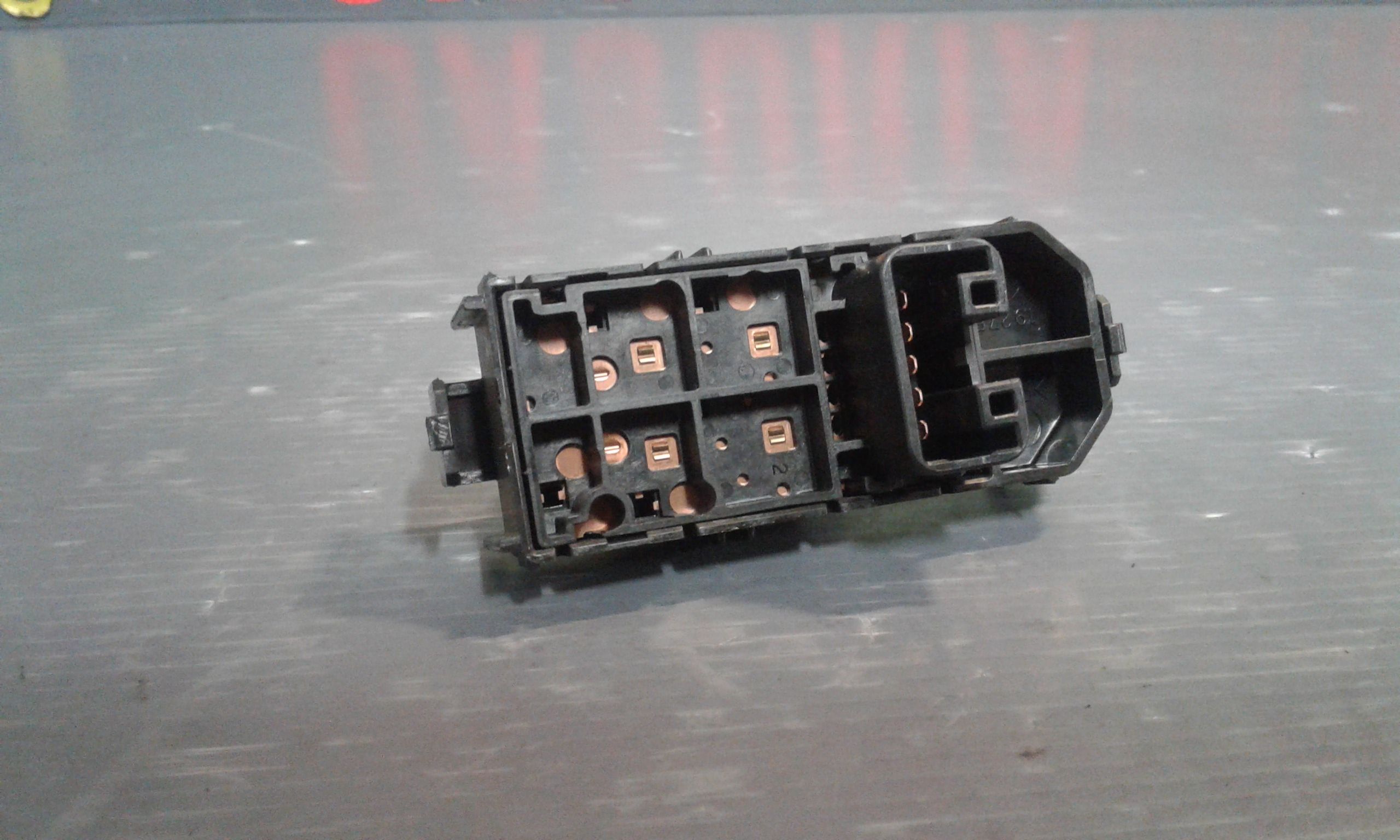 Interruttore Alzacristalli Porta Post. Sinistro 84810B1010 Usato