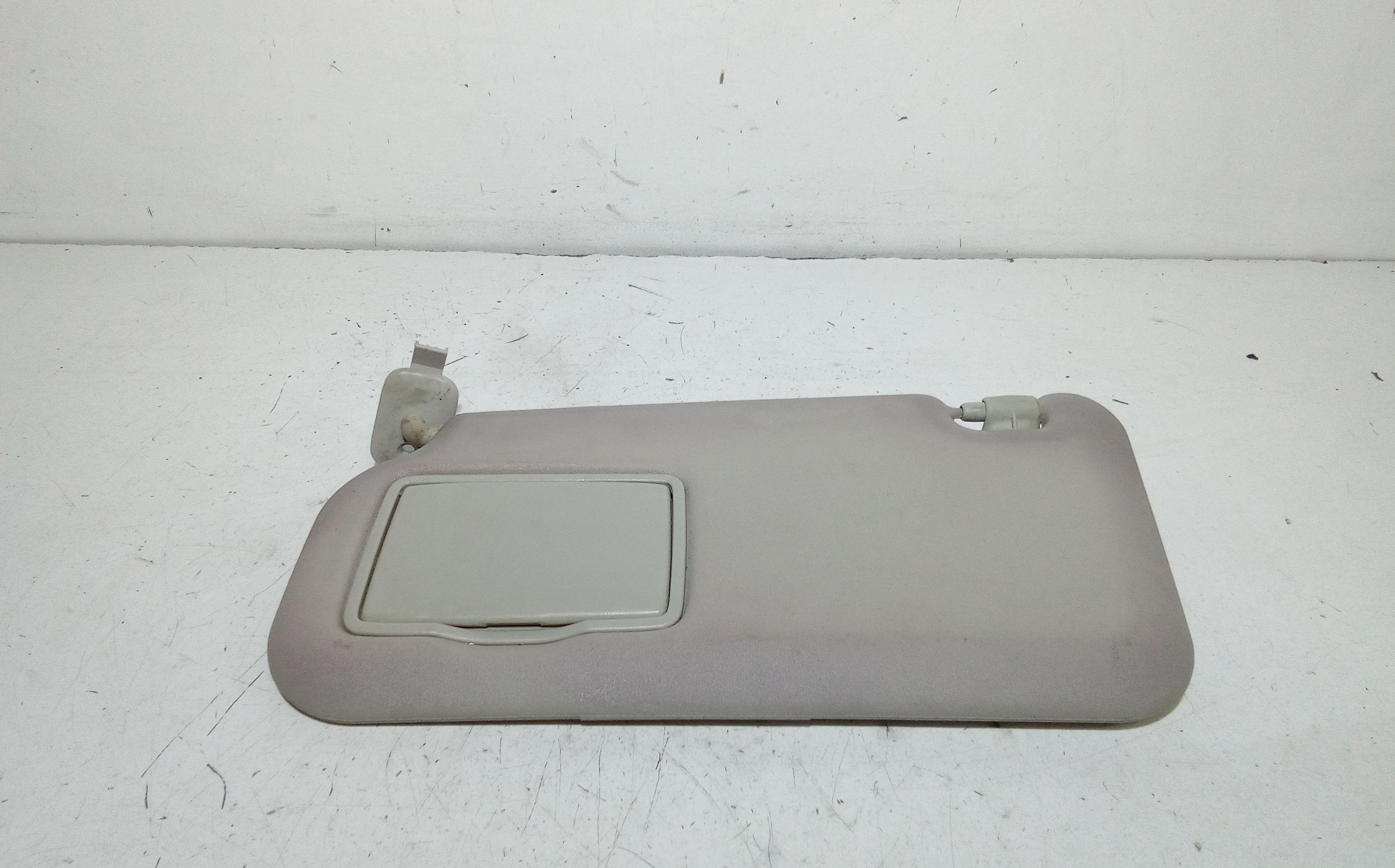 Aletta Parasole Parabrezza Sinistro DF7169320A75 Usato