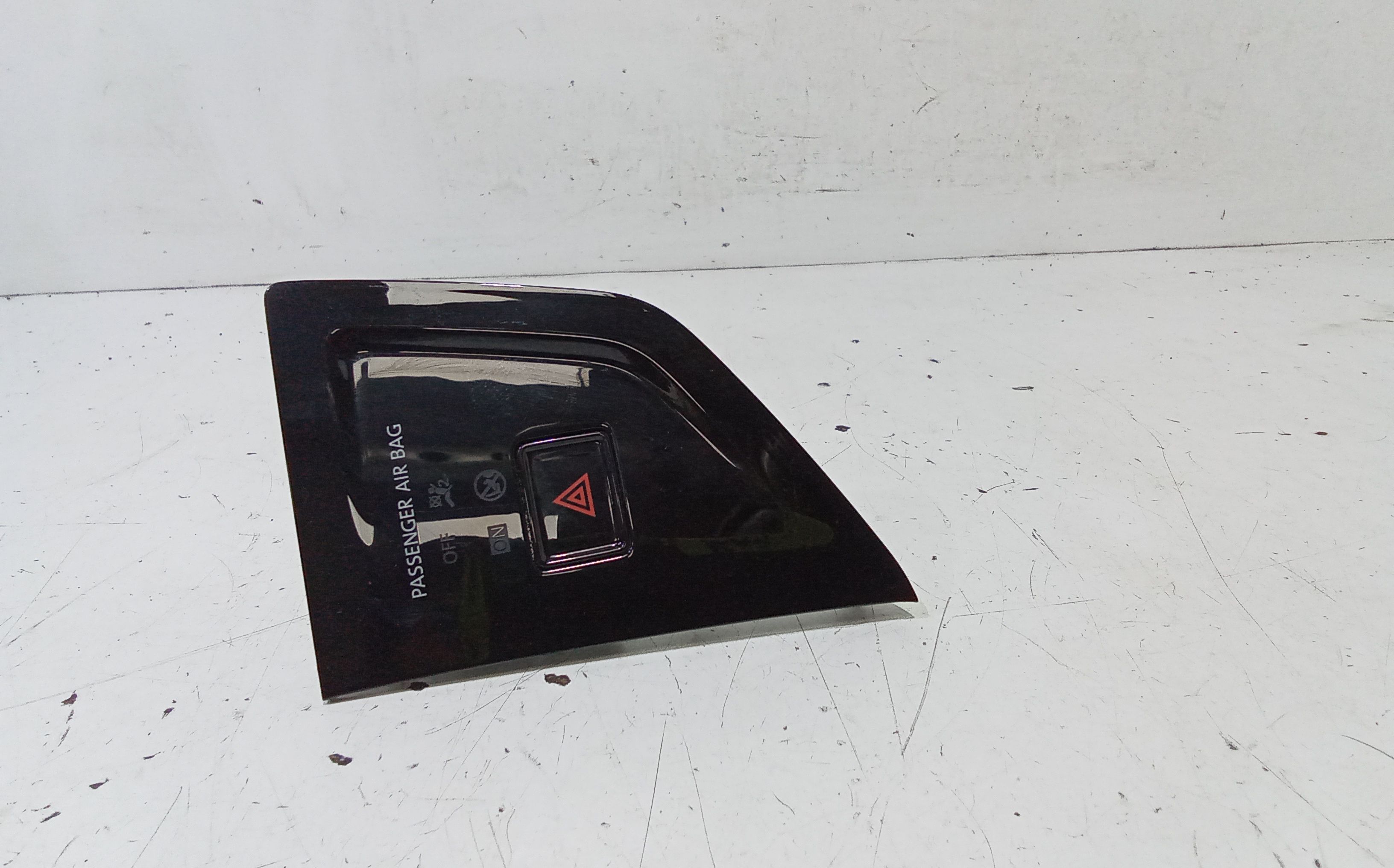 Interruttore Luci Emergenza 2G0953509ECU Usato