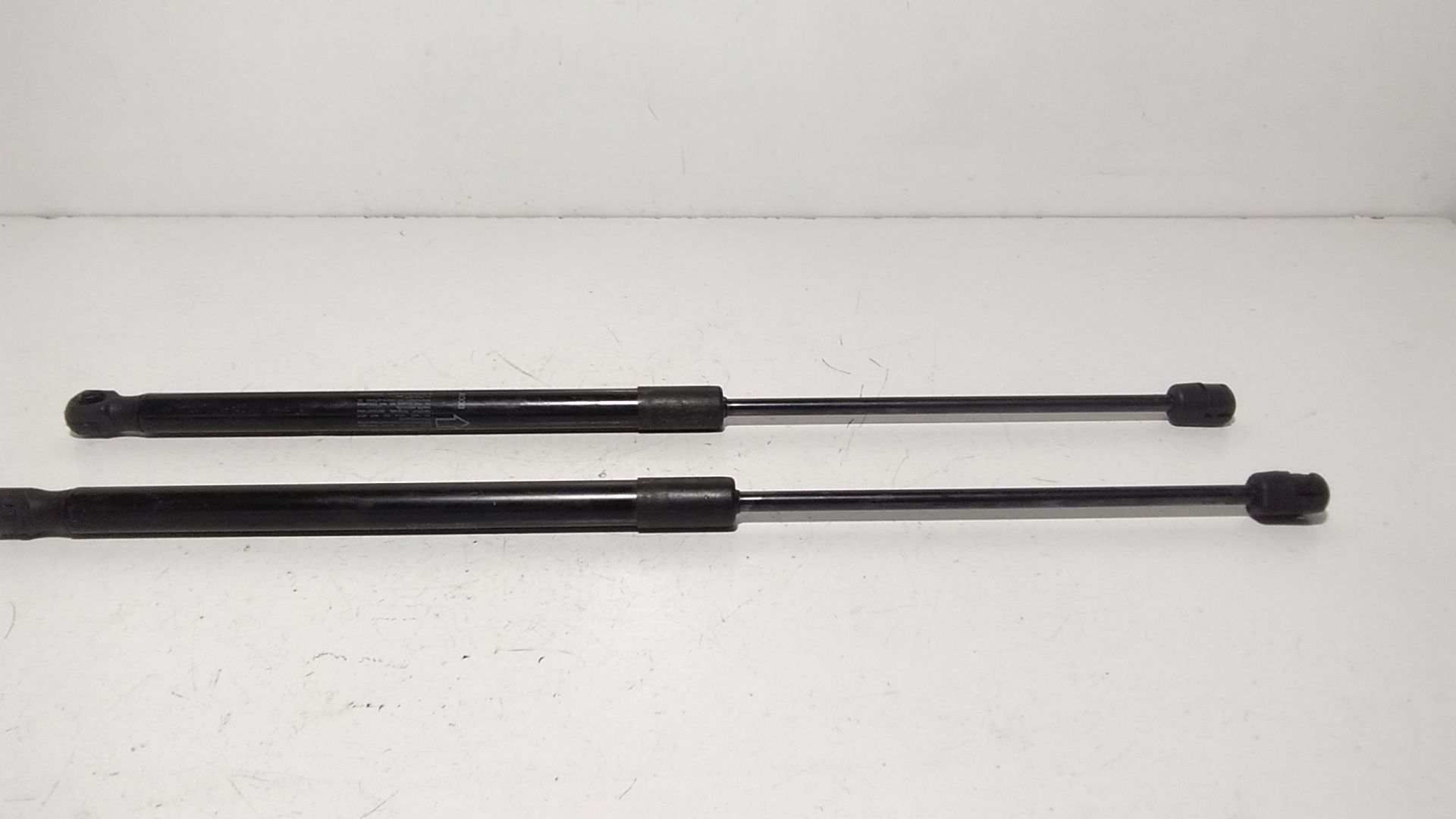 Asta Ammortizzante Cofano Ant. T4A1162 Usato