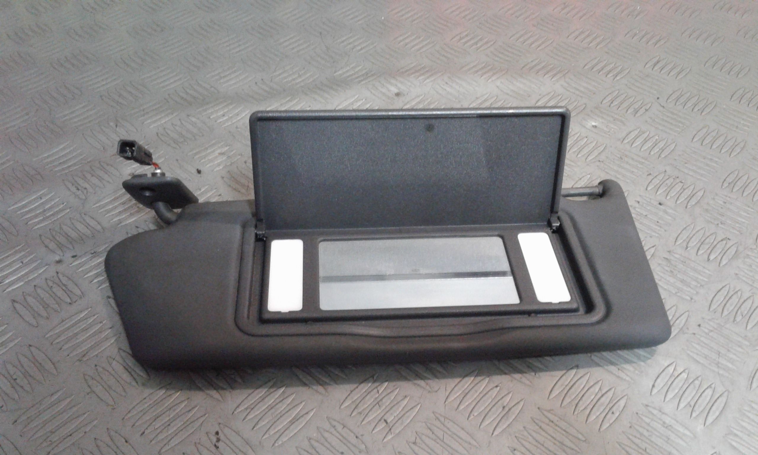 Aletta Parasole Parabrezza Sinistro 13113042 Usato