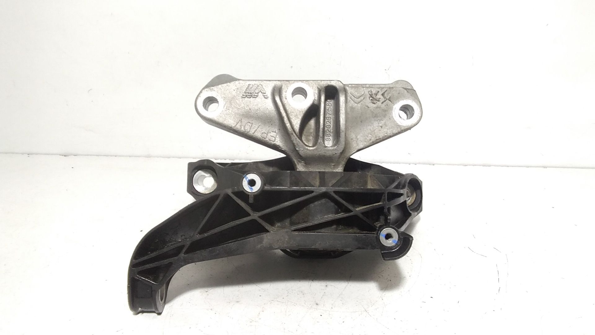 Piastra Alloggiamento Supporto Motore (Con Eventuale Bielletta O Tirante Associato) Usato