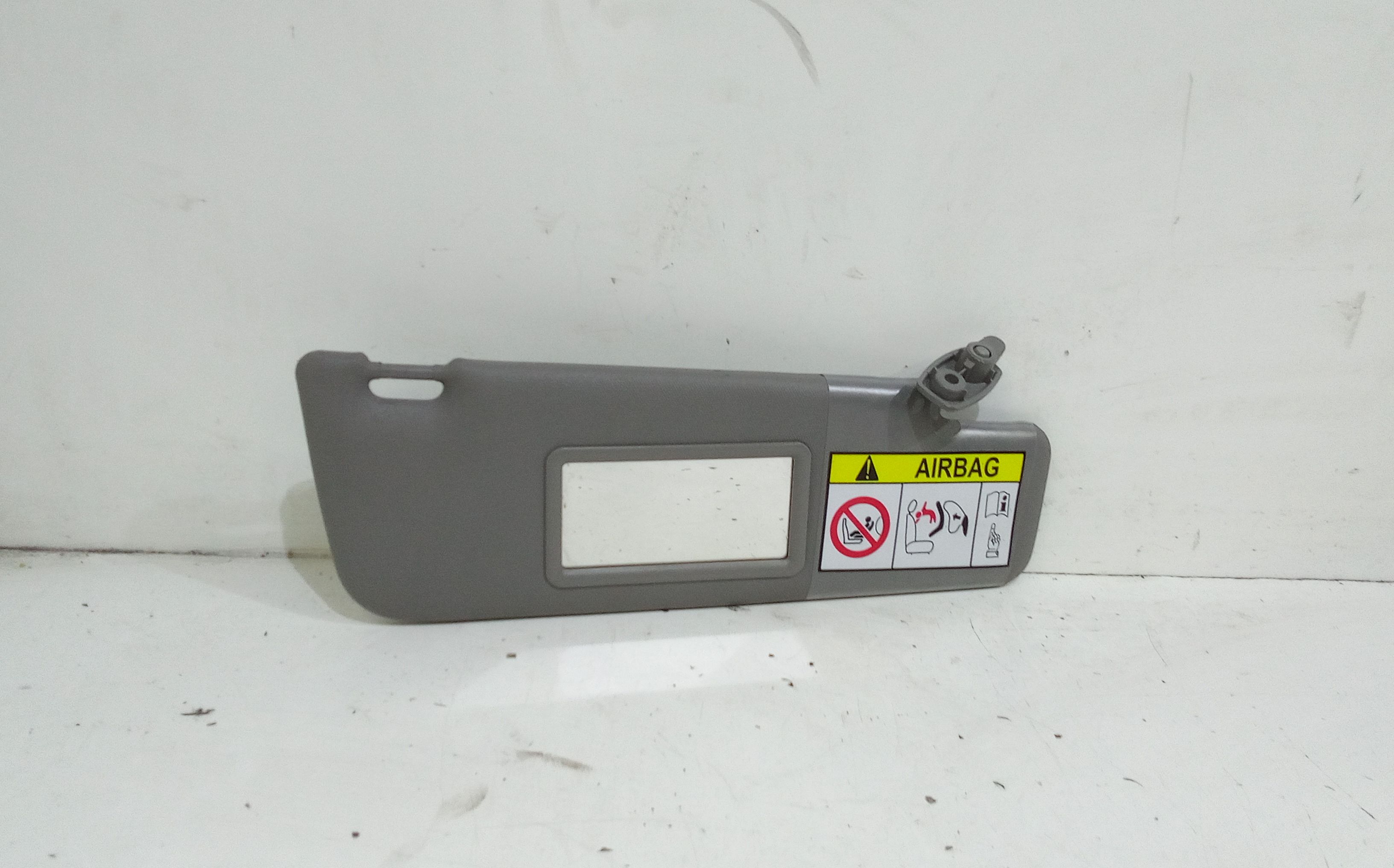 Aletta Parasole Parabrezza Destro 735734959 Usato