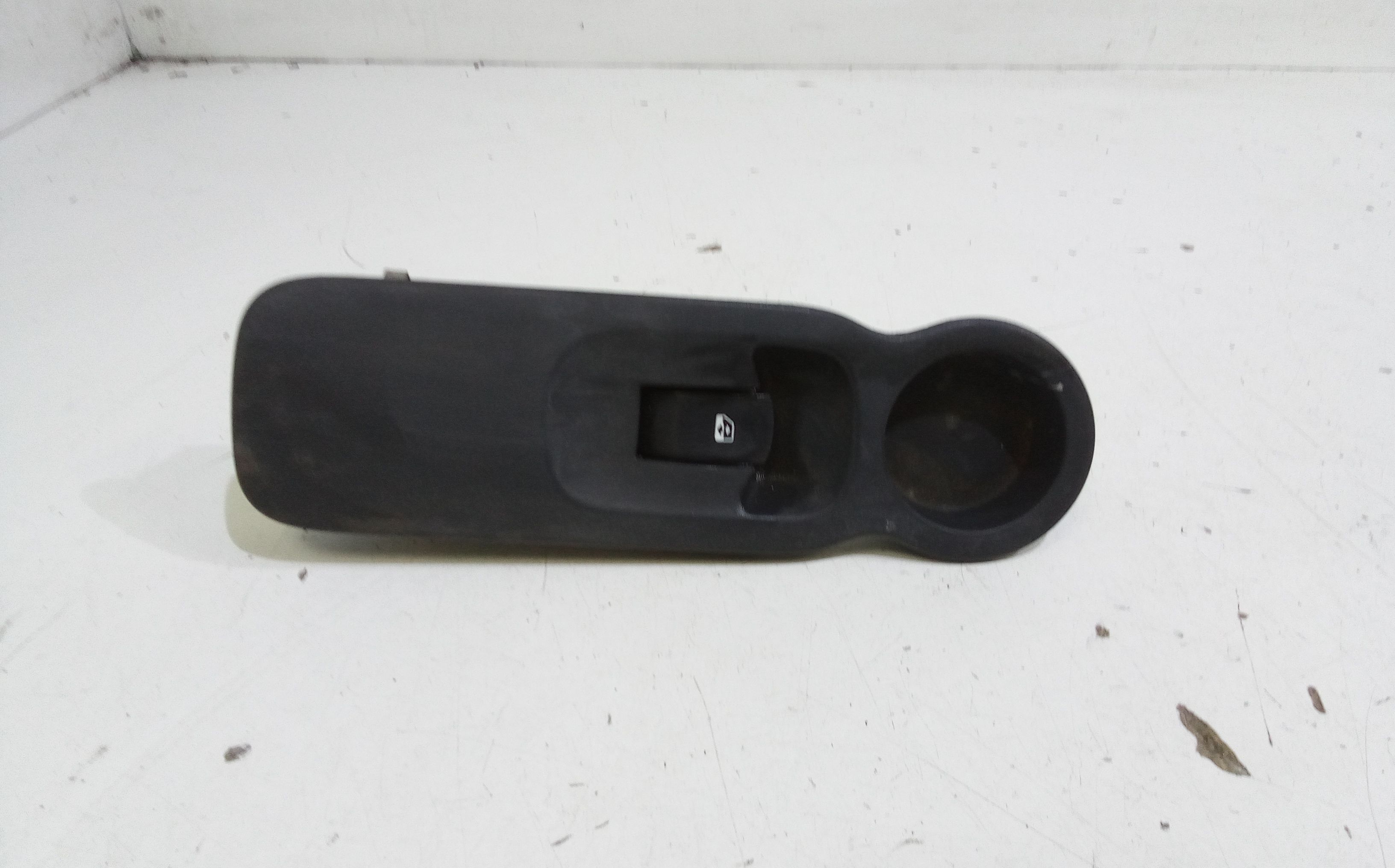 Interruttore Alzacristalli Porta Ant. Destro 8200214936 Usato